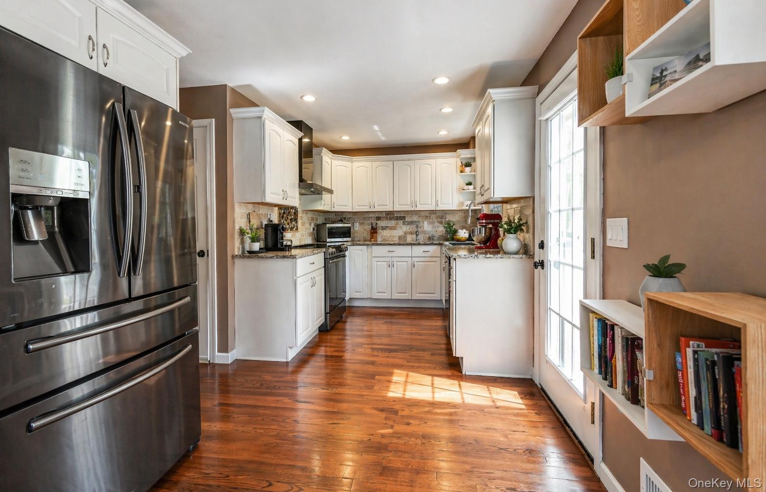 Single Family Huyler  Suffolk County, NY 11733, MLS-990135-8