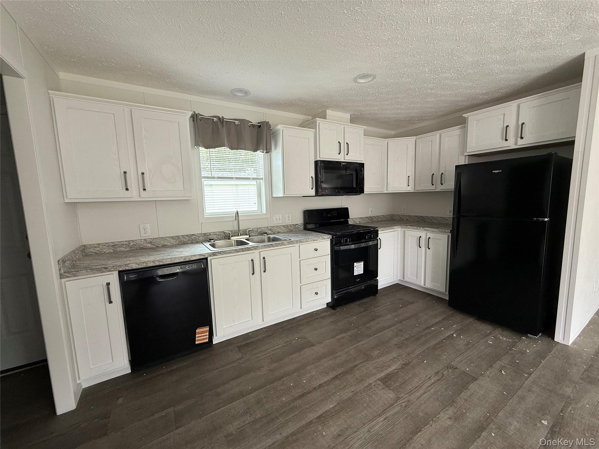 Single Family Shore  Sullivan County, NY 12722, MLS-990175-4