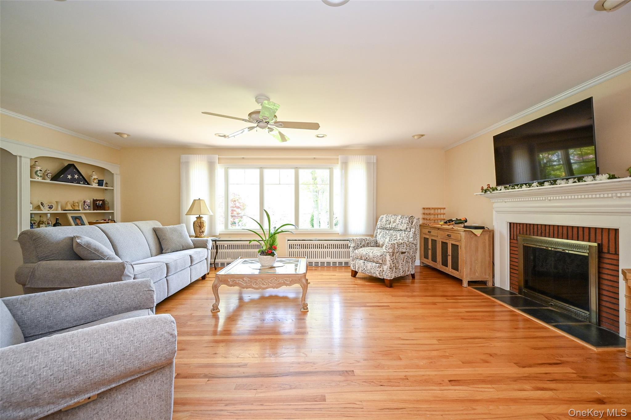 Single Family Roundabout  Suffolk County, NY 11787, MLS-990199-3