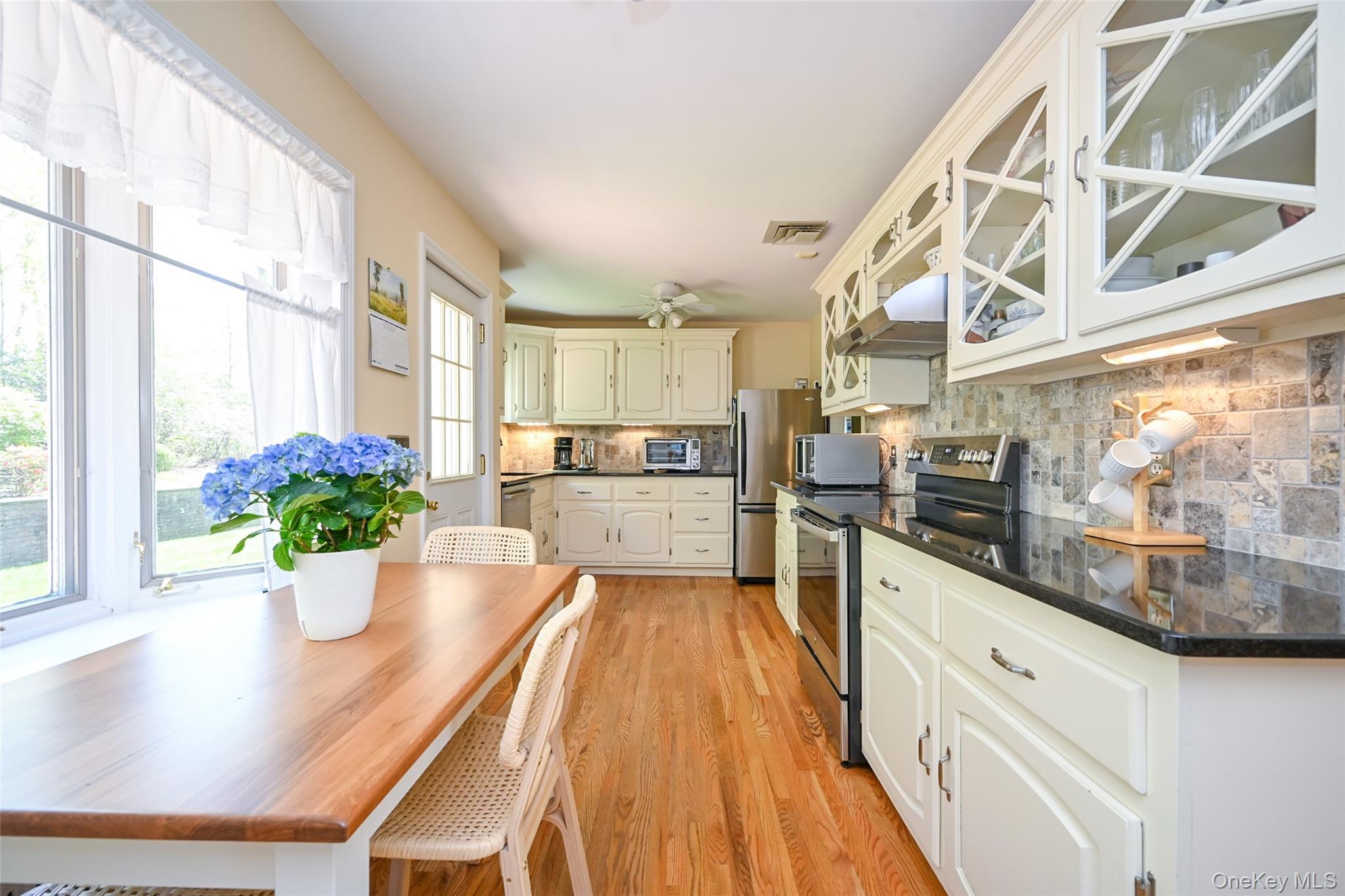 Single Family Roundabout  Suffolk County, NY 11787, MLS-990199-6