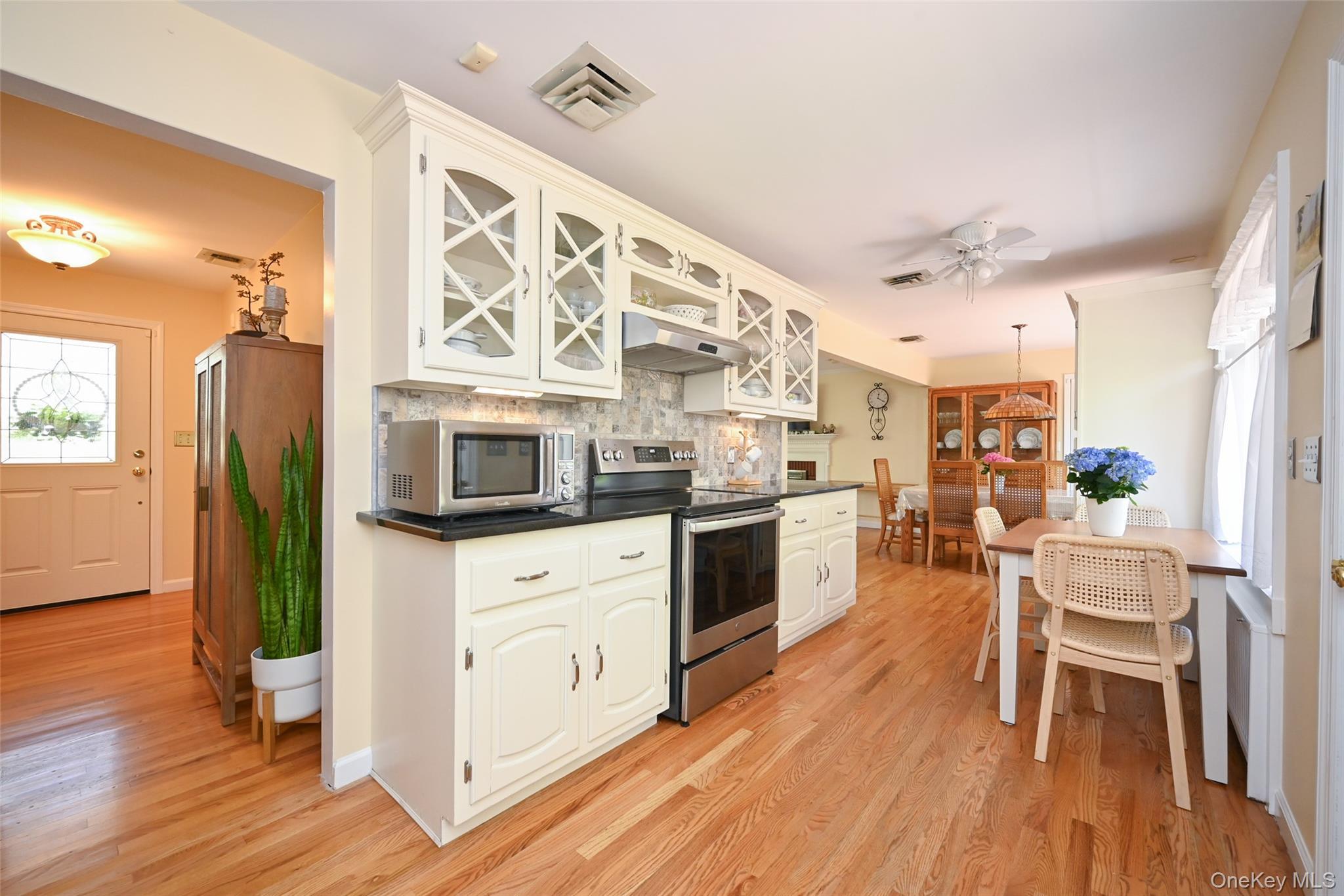 Single Family Roundabout  Suffolk County, NY 11787, MLS-990199-8