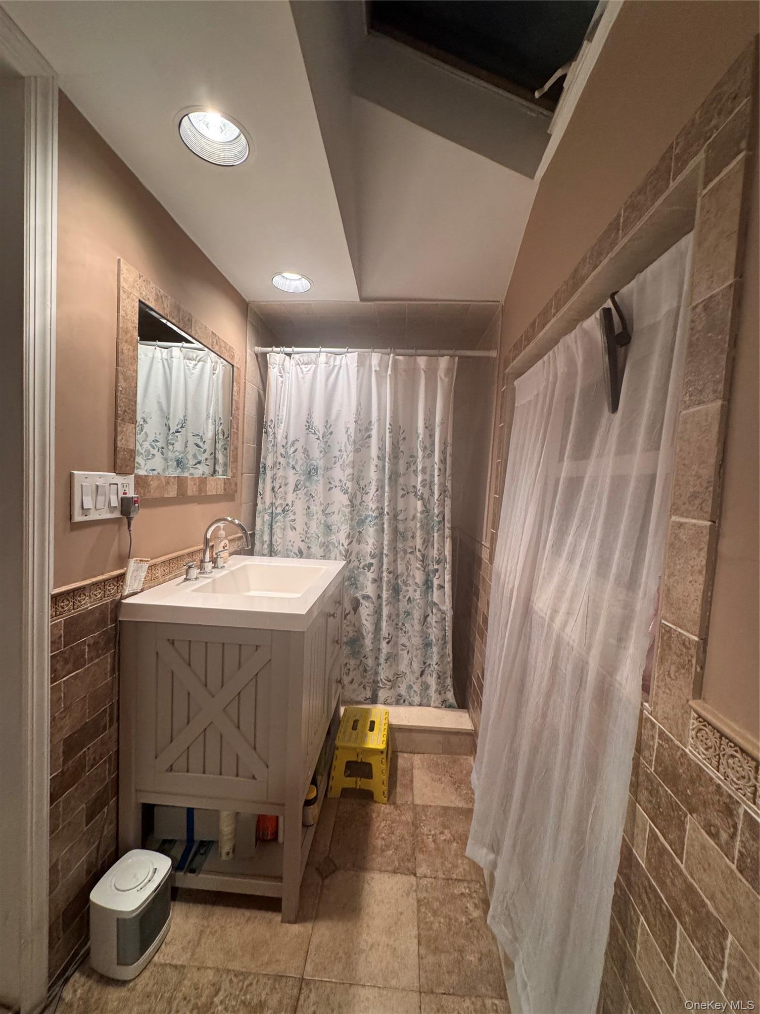 Single Family Kopf  Nassau County, NY 11710, MLS-990214-22