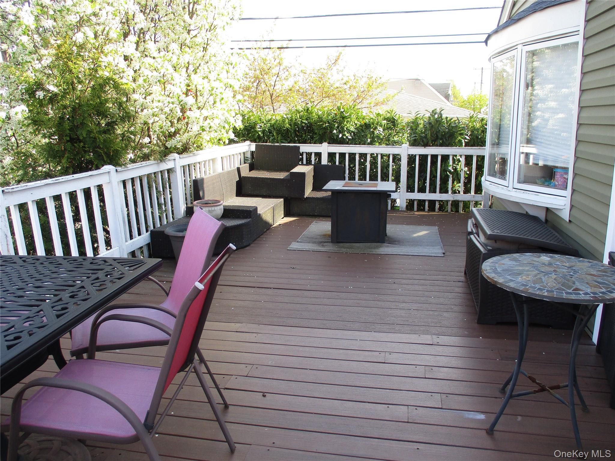 Single Family Kopf  Nassau County, NY 11710, MLS-990214-25