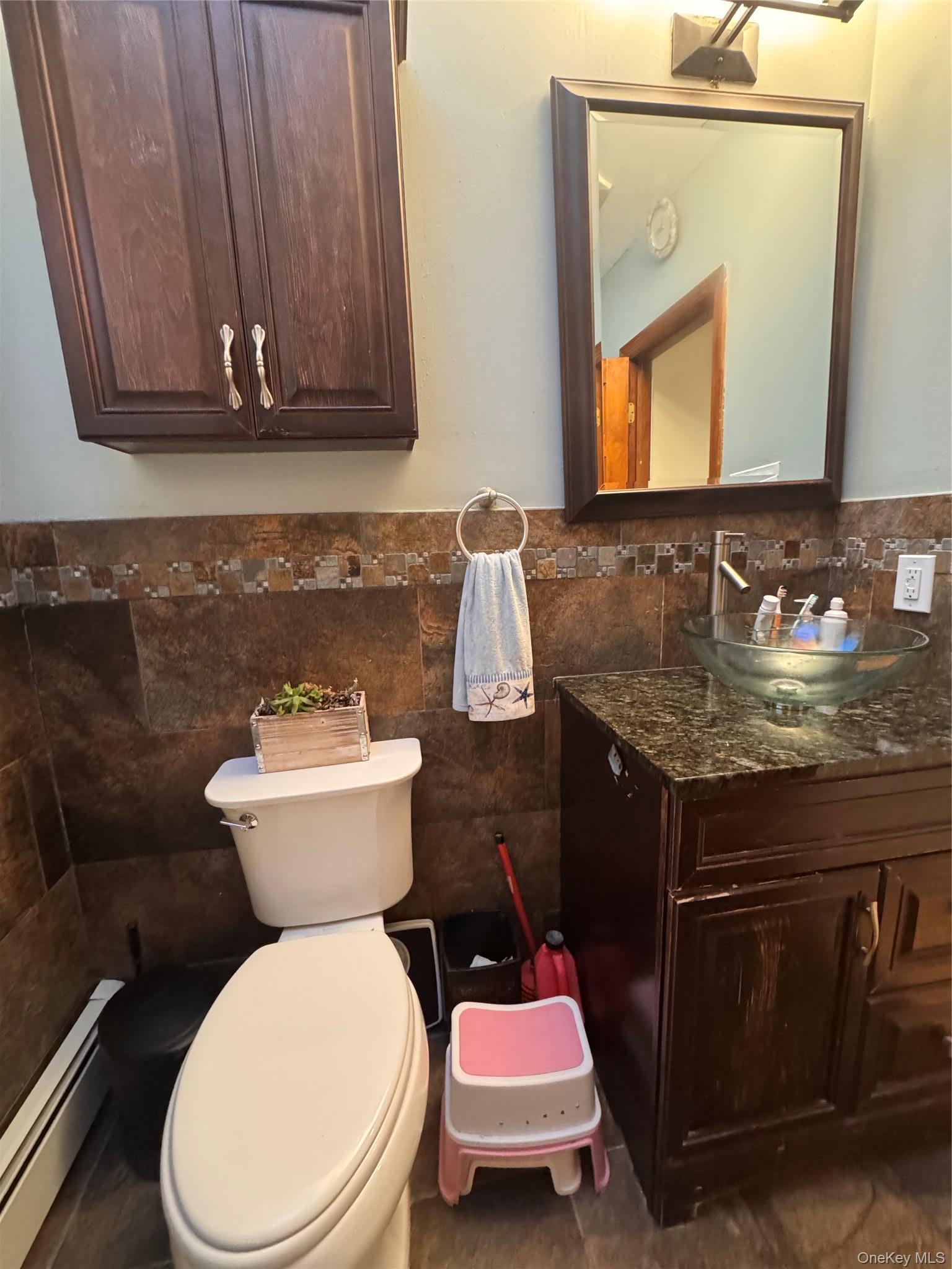 Single Family Kopf  Nassau County, NY 11710, MLS-990214-27