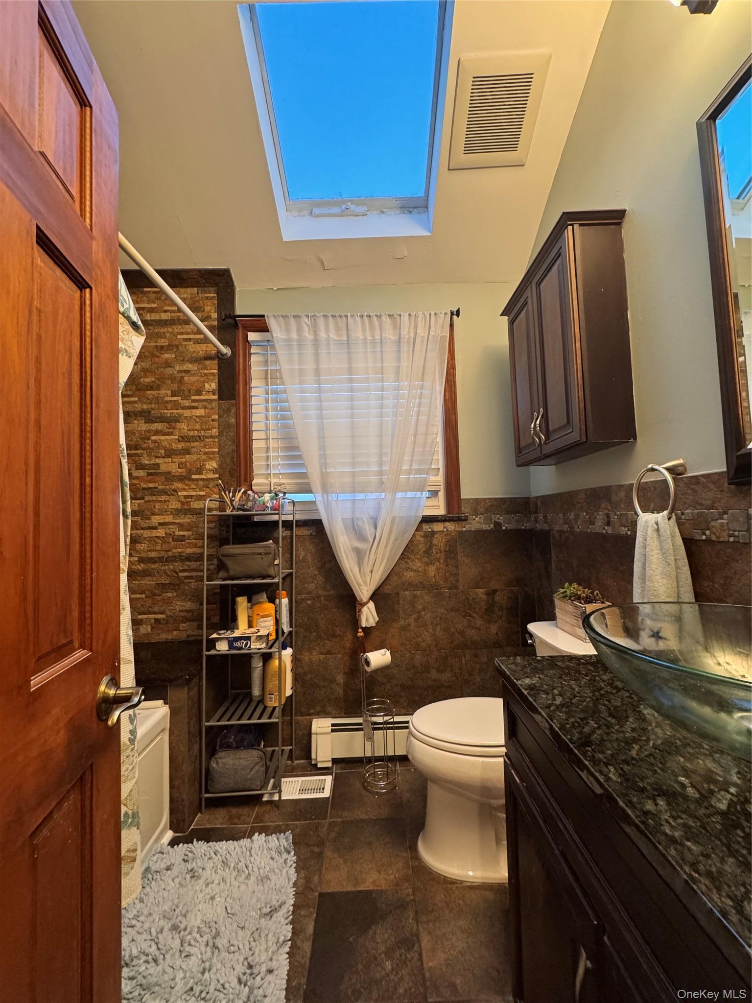 Single Family Kopf  Nassau County, NY 11710, MLS-990214-28