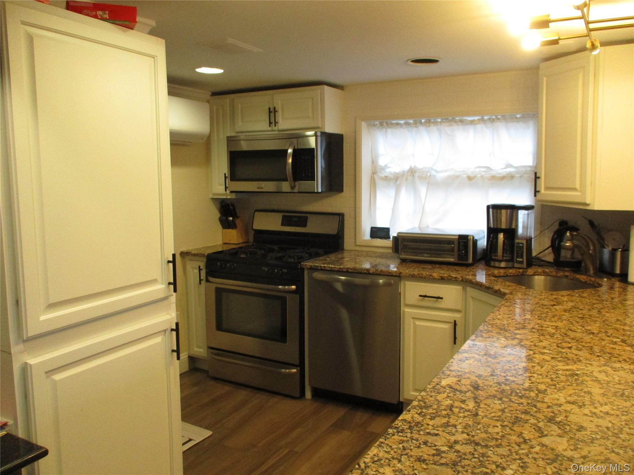 Single Family Kopf  Nassau County, NY 11710, MLS-990214-4