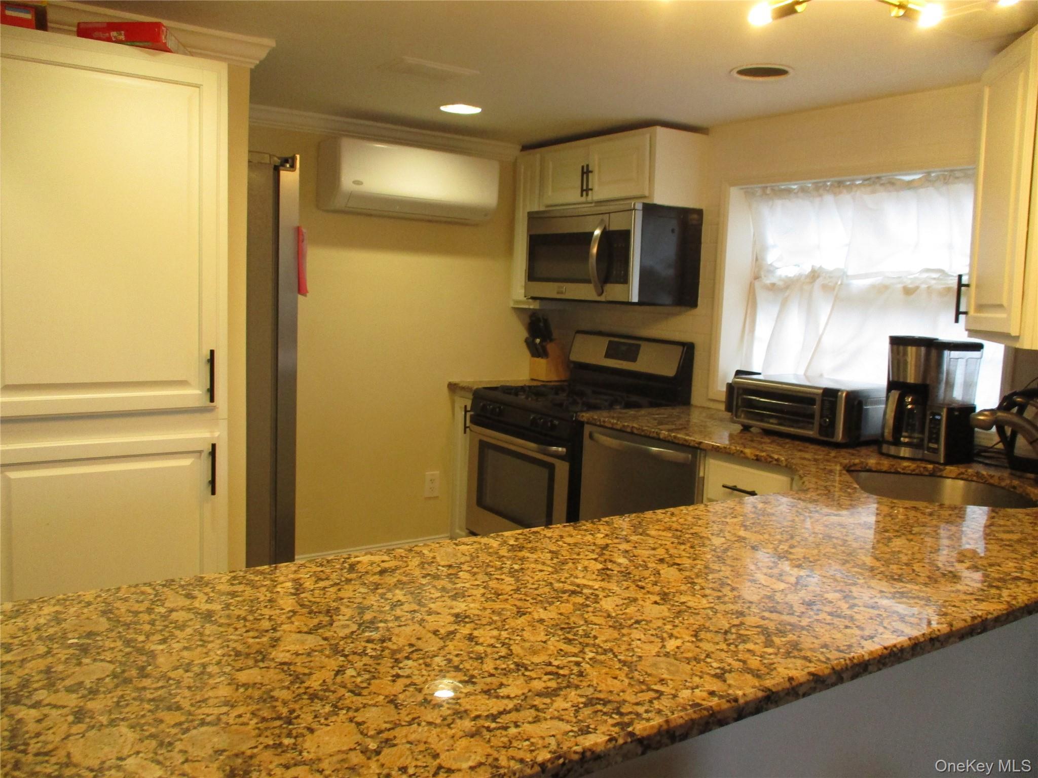 Single Family Kopf  Nassau County, NY 11710, MLS-990214-5