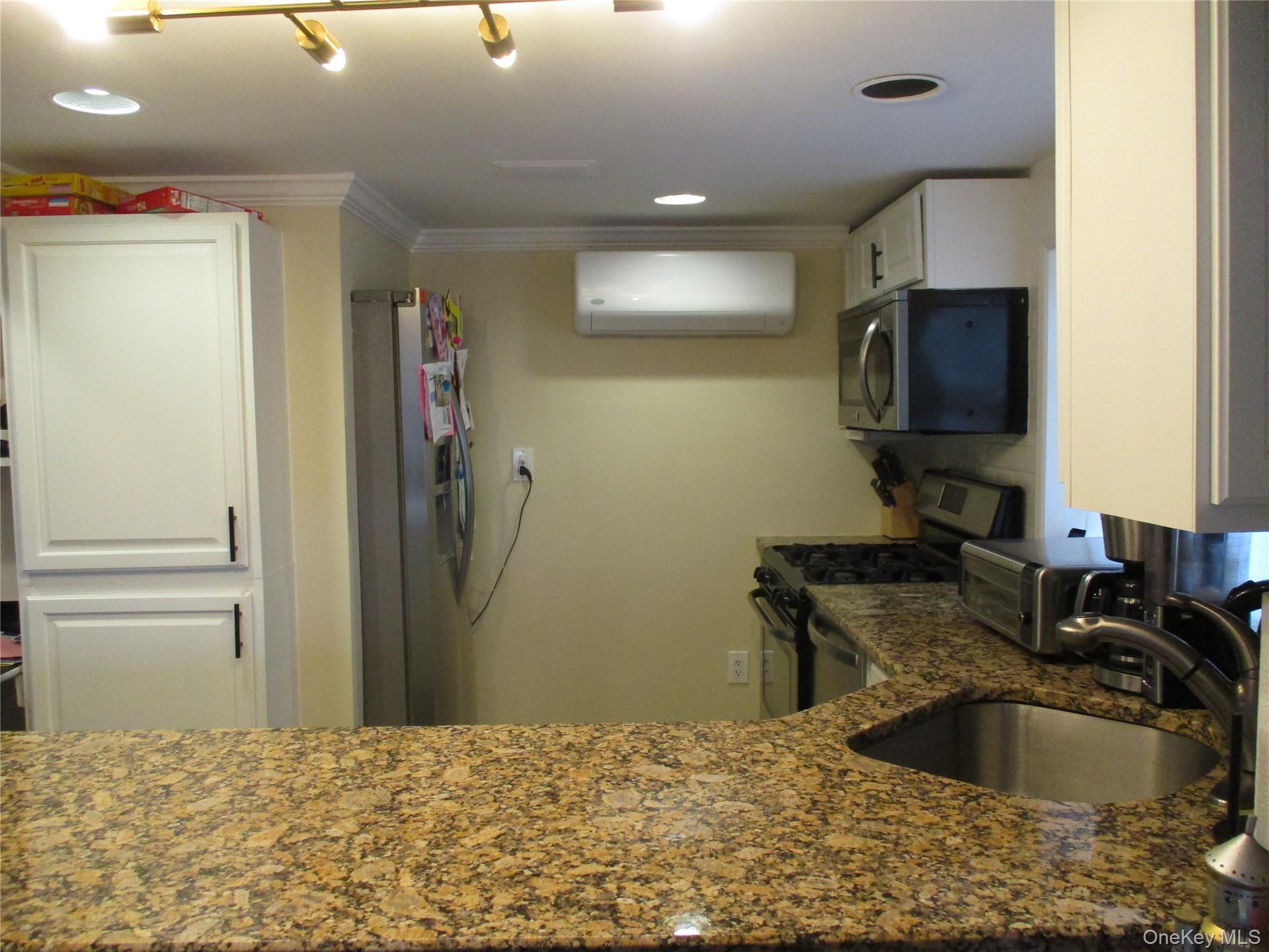 Single Family Kopf  Nassau County, NY 11710, MLS-990214-6