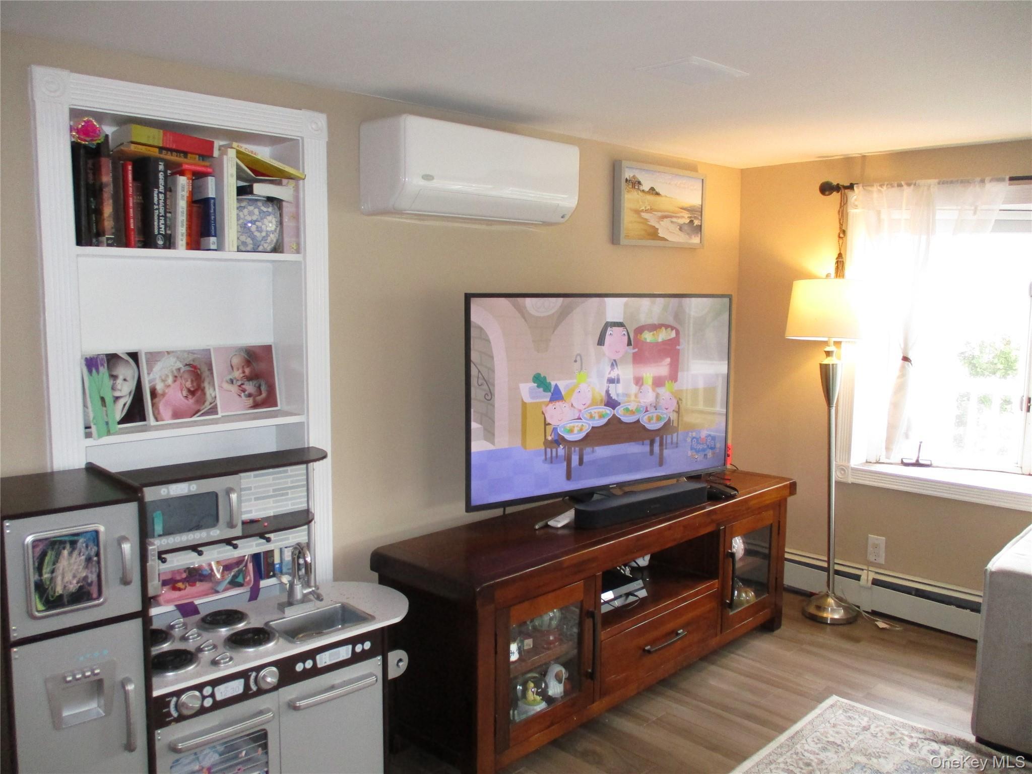 Single Family Kopf  Nassau County, NY 11710, MLS-990214-9