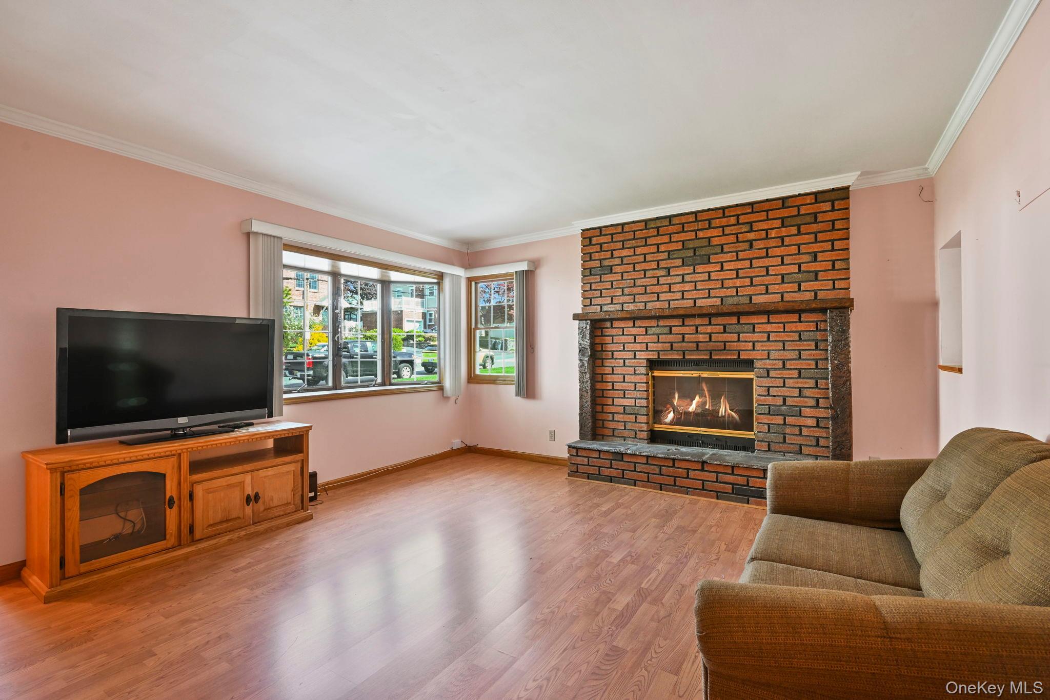 Single Family Croydon  Westchester County, NY 10710, MLS-990221-10