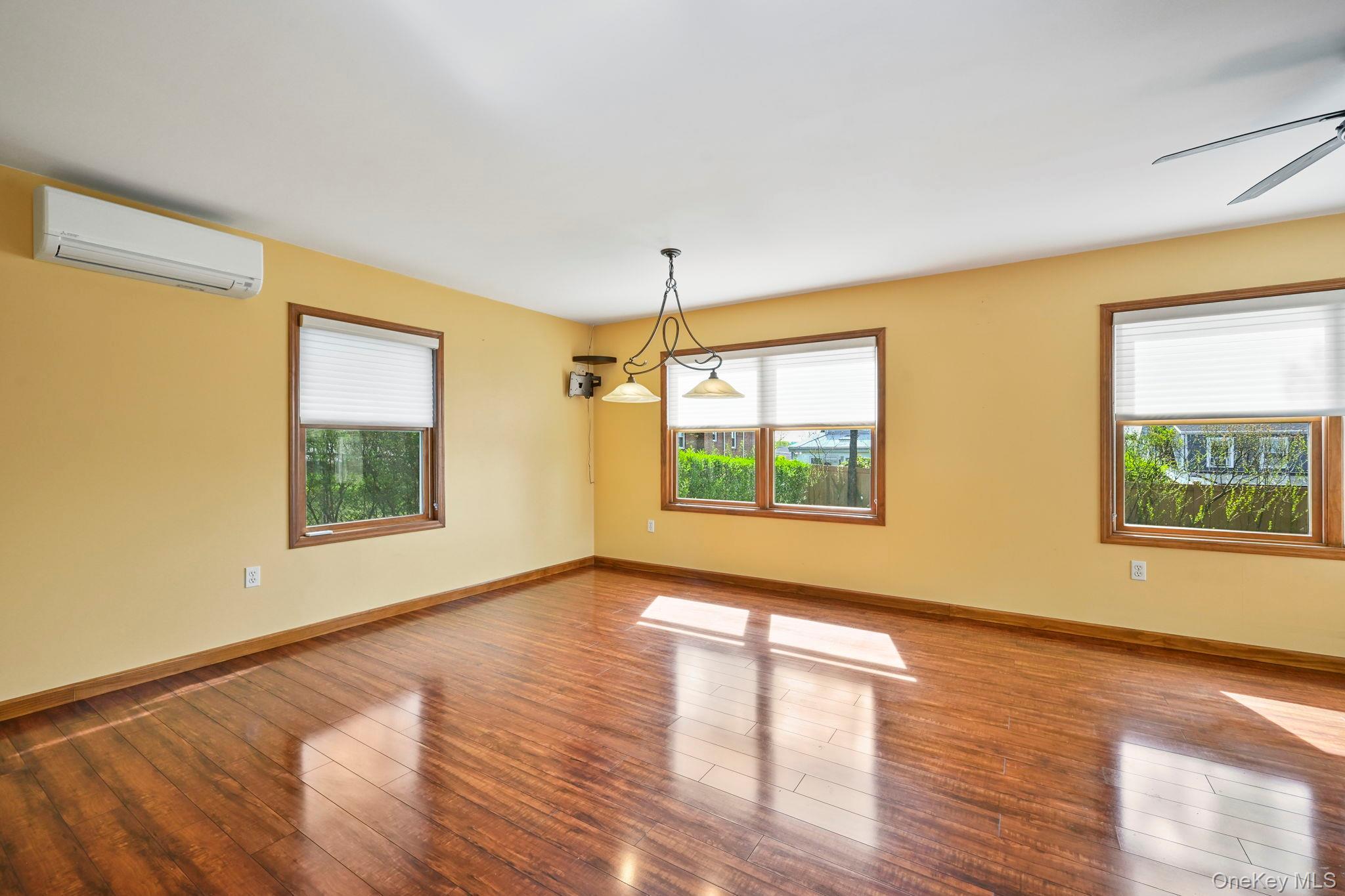 Single Family Croydon  Westchester County, NY 10710, MLS-990221-14