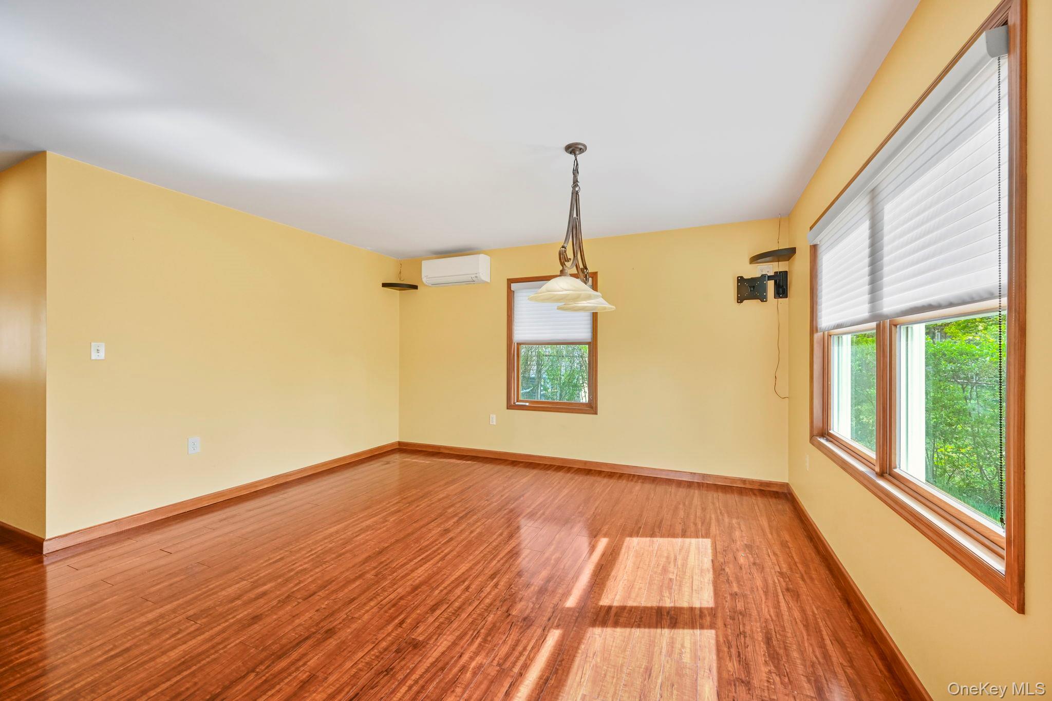 Single Family Croydon  Westchester County, NY 10710, MLS-990221-15