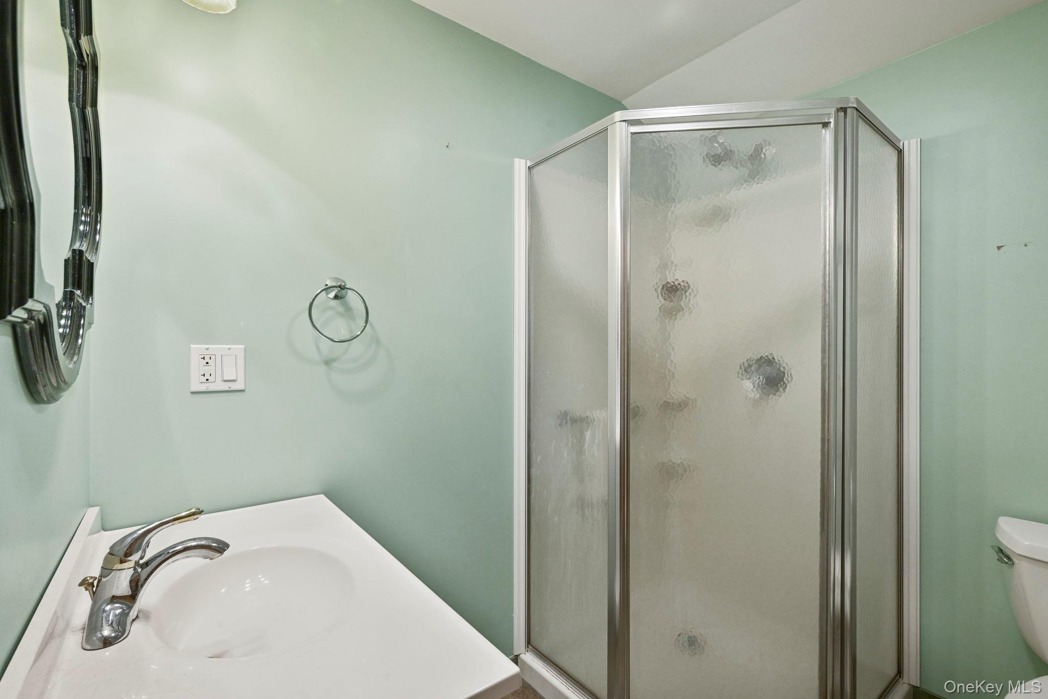 Single Family Croydon  Westchester County, NY 10710, MLS-990221-35