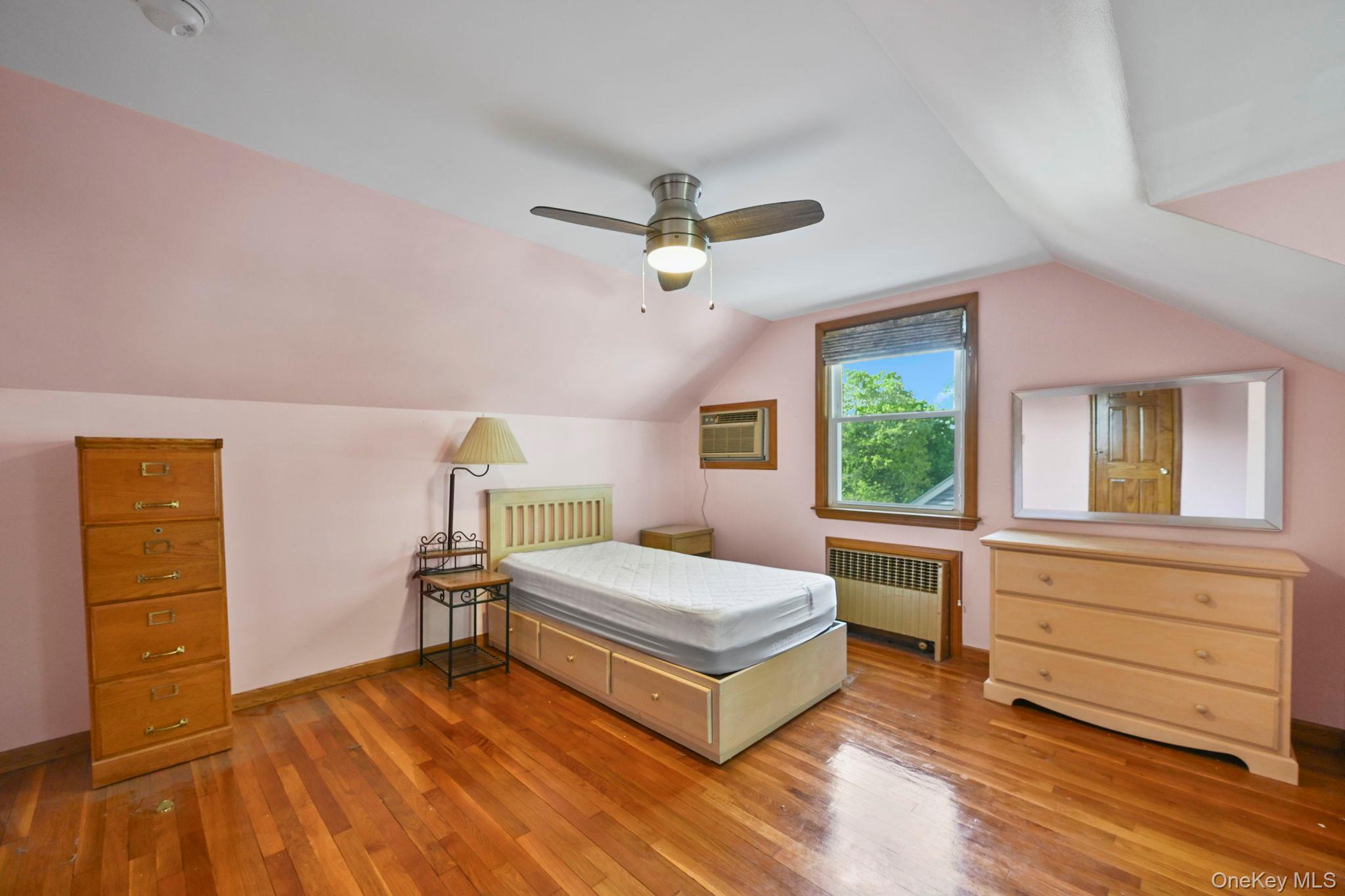 Single Family Croydon  Westchester County, NY 10710, MLS-990221-37