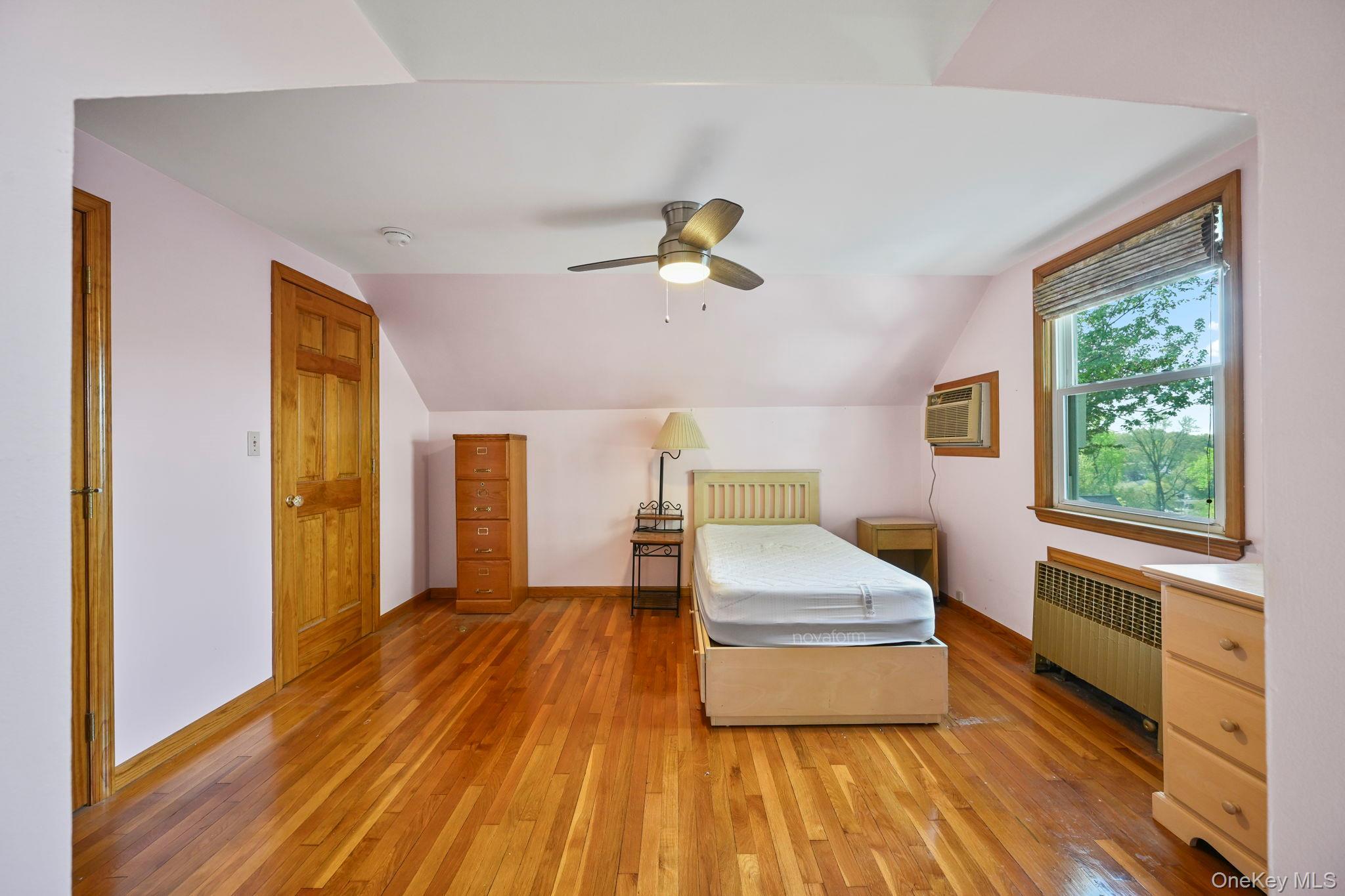 Single Family Croydon  Westchester County, NY 10710, MLS-990221-38