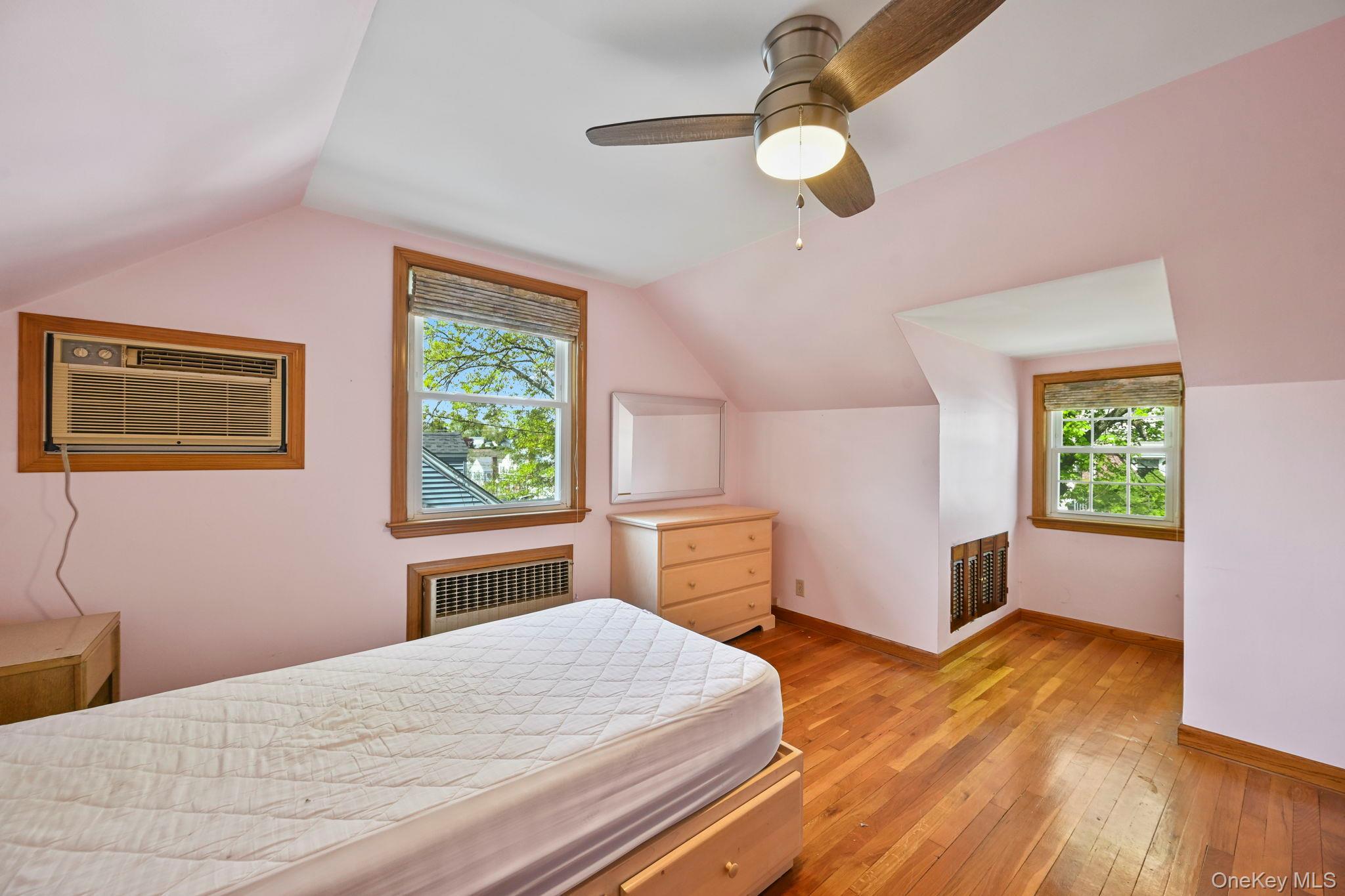 Single Family Croydon  Westchester County, NY 10710, MLS-990221-39