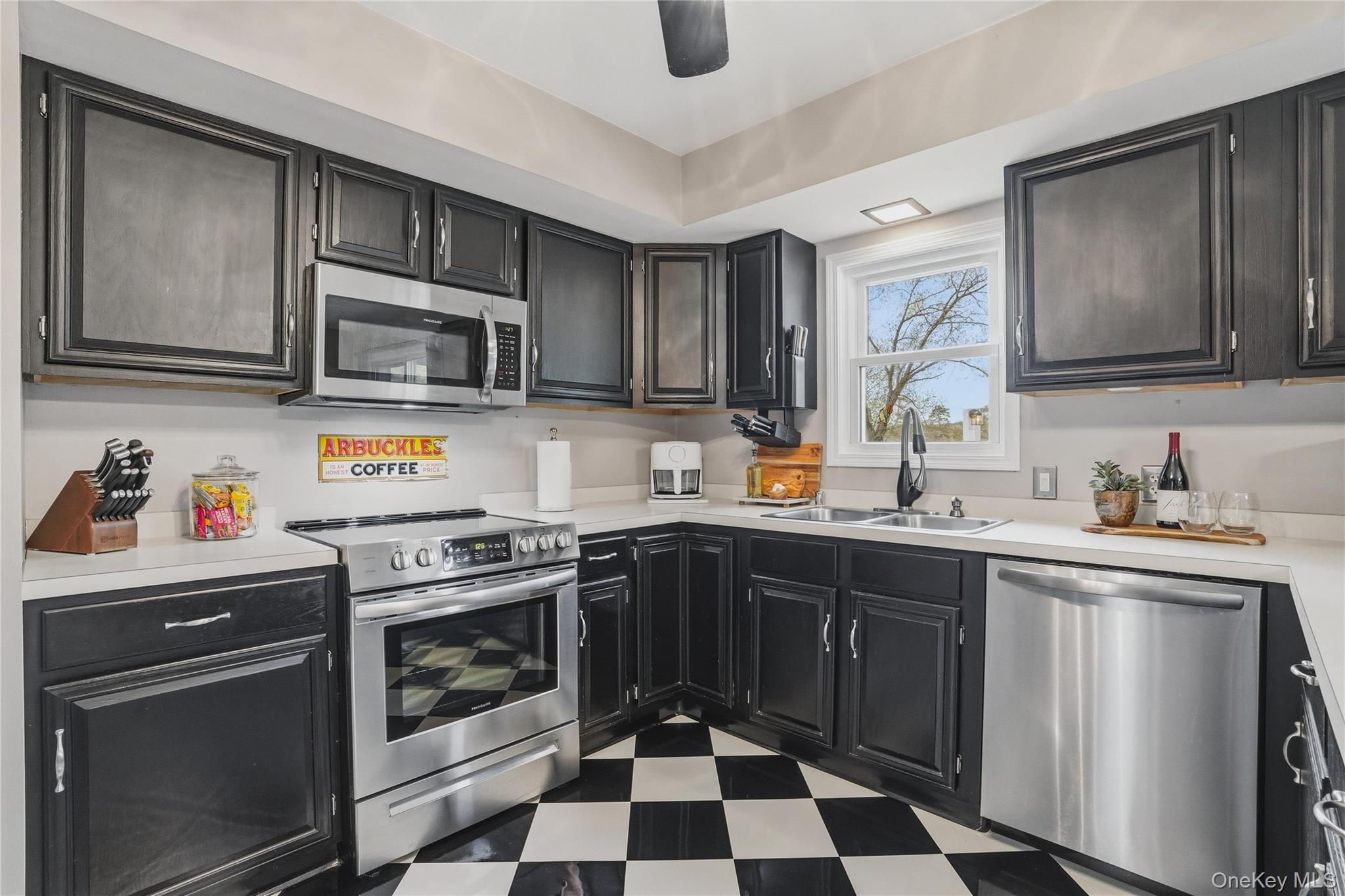Single Family Mountain View  Ulster County, NY 12443, MLS-990245-12
