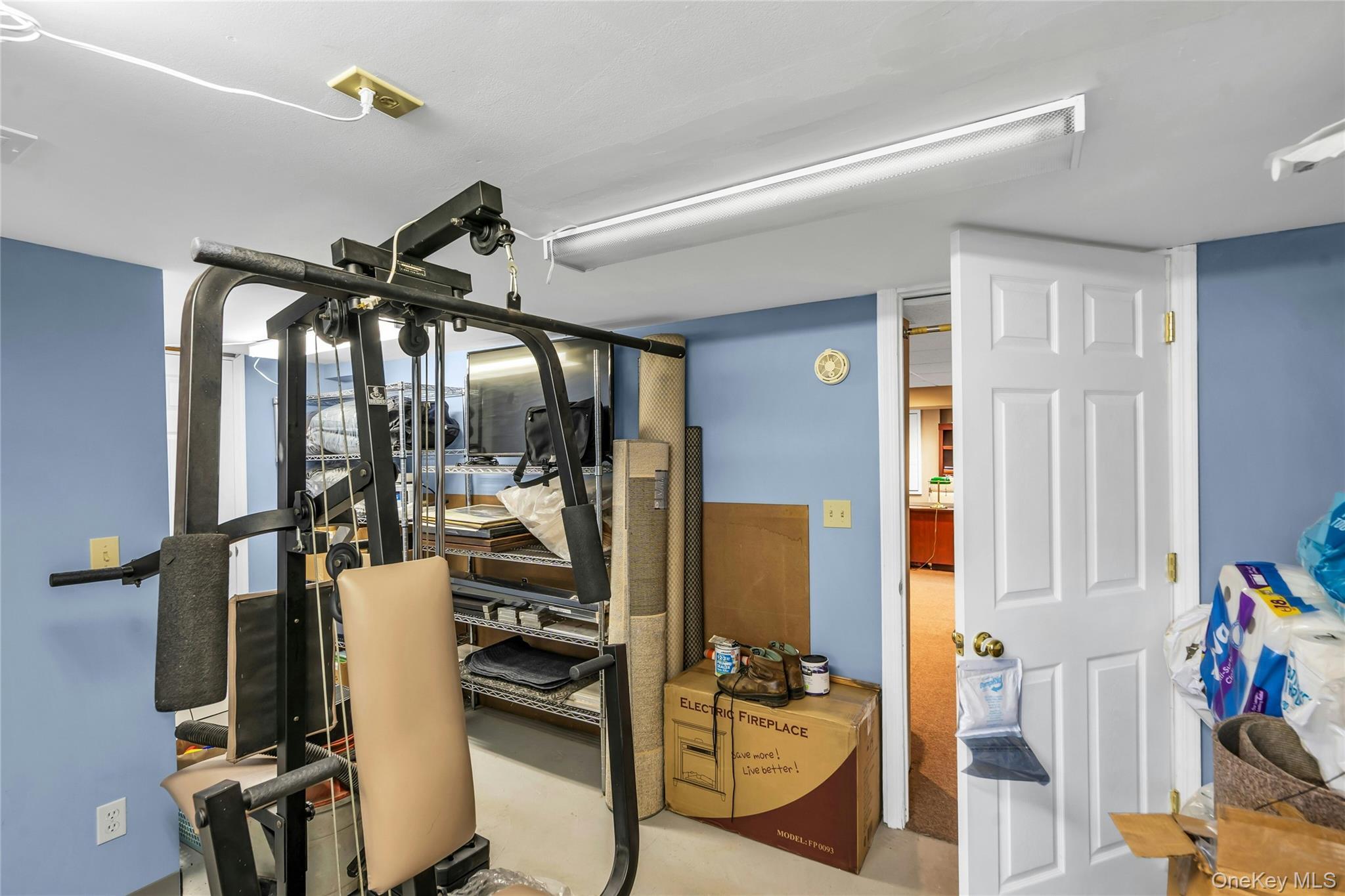 Single Family Peachtree Lane  Nassau County, NY 11801, MLS-990344-27