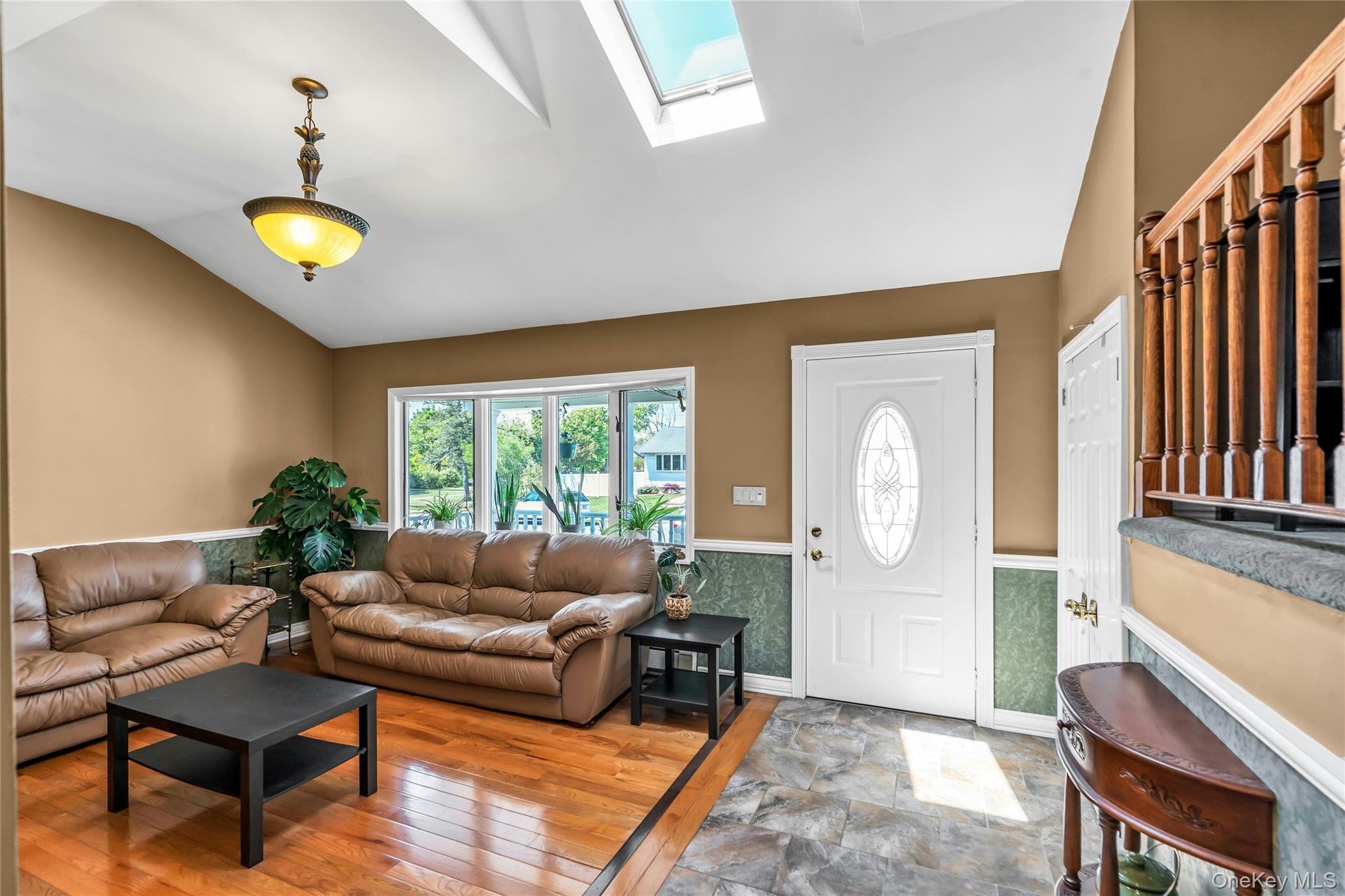 Single Family Peachtree Lane  Nassau County, NY 11801, MLS-990344-3