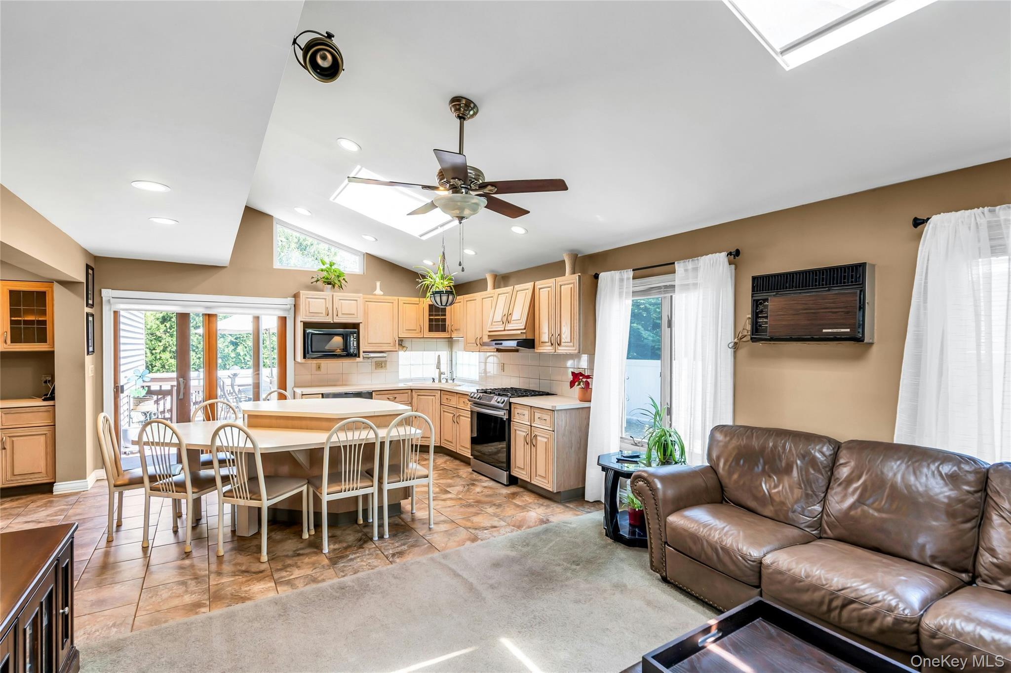 Single Family Peachtree Lane  Nassau County, NY 11801, MLS-990344-8