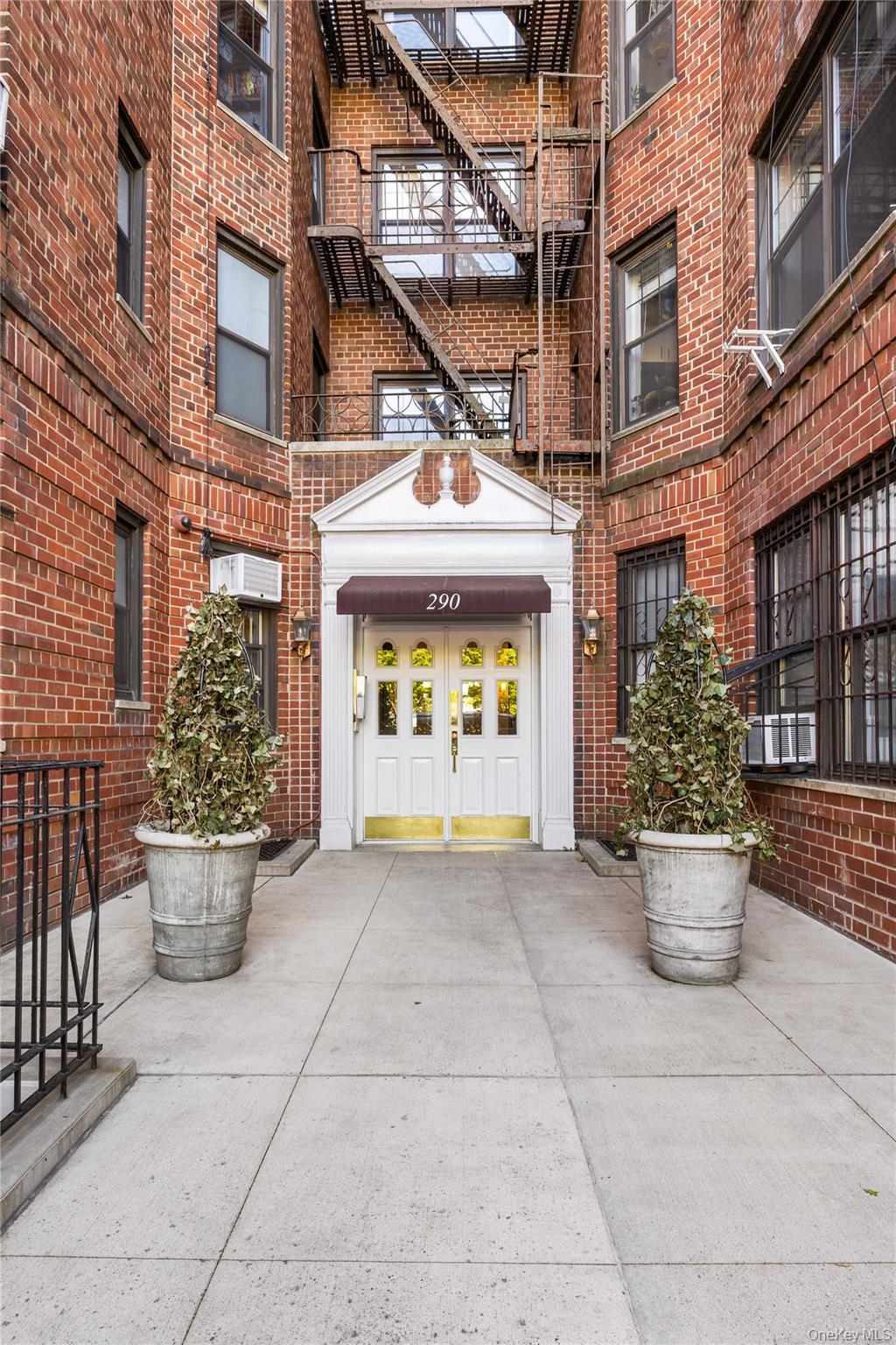 Coop Sixth  Manhattan, NY 10014, MLS-990370-17