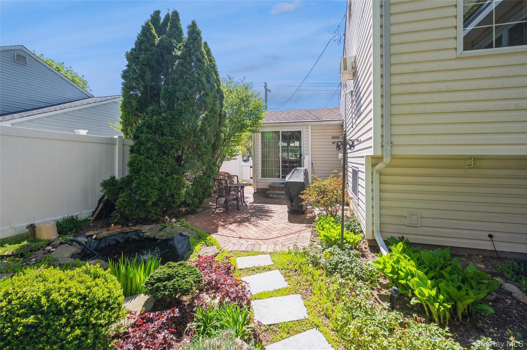 Single Family Wren  Suffolk County, NY 11768, MLS-990377-21