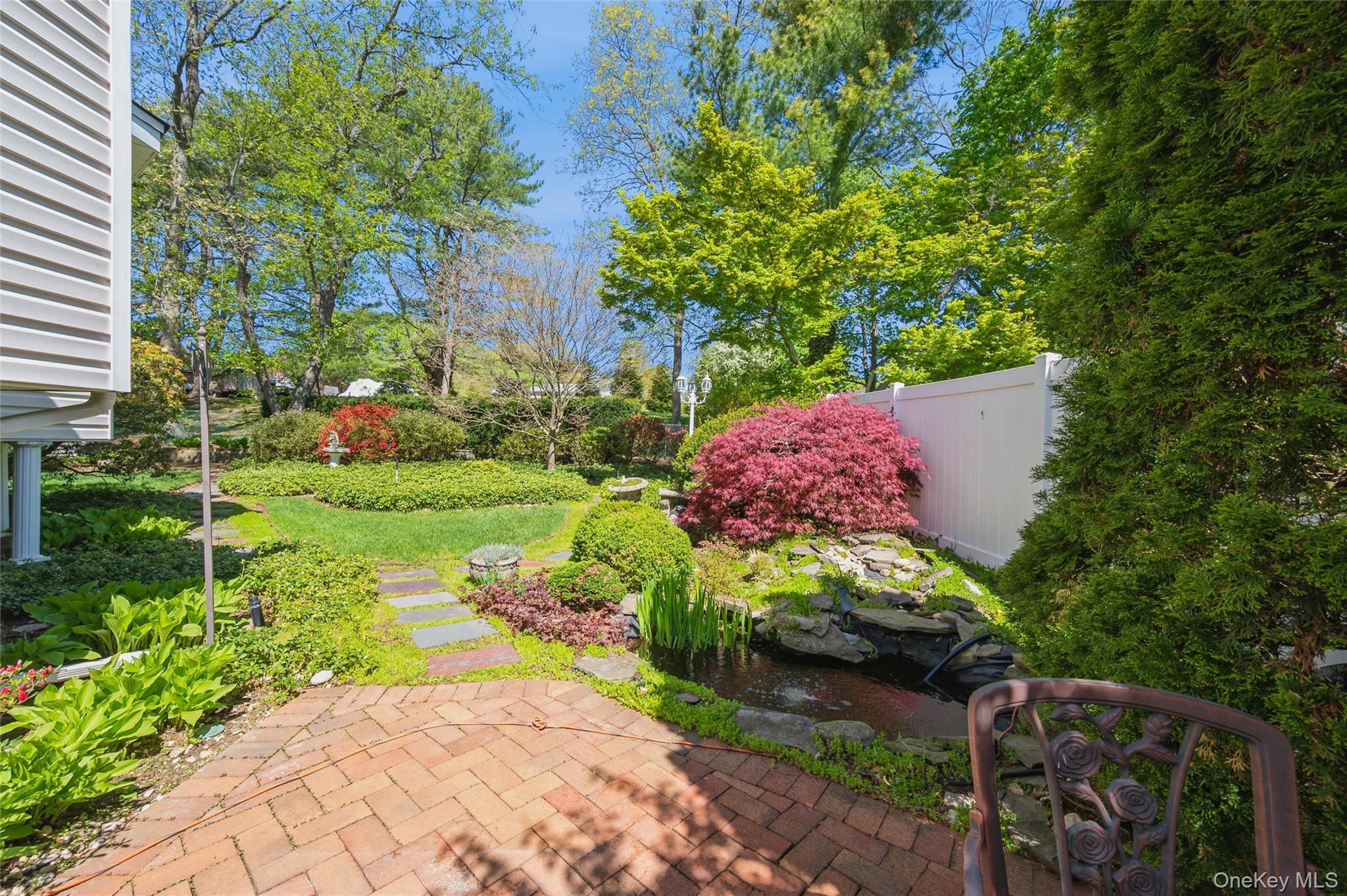 Single Family Wren  Suffolk County, NY 11768, MLS-990377-25