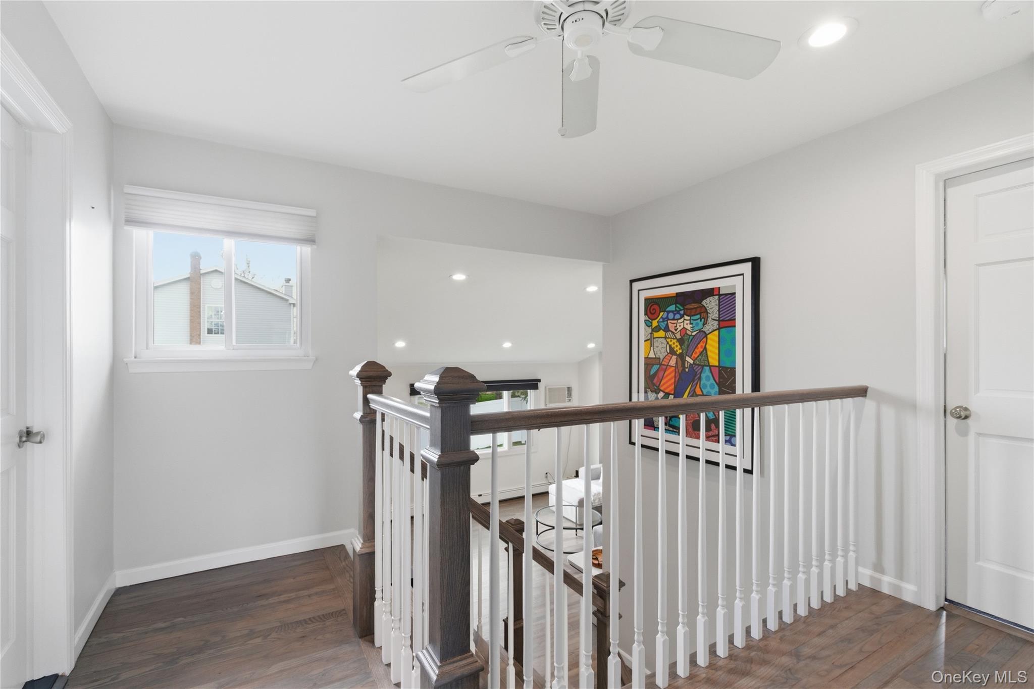 Single Family Outlook  Suffolk County, NY 11704, MLS-990386-15