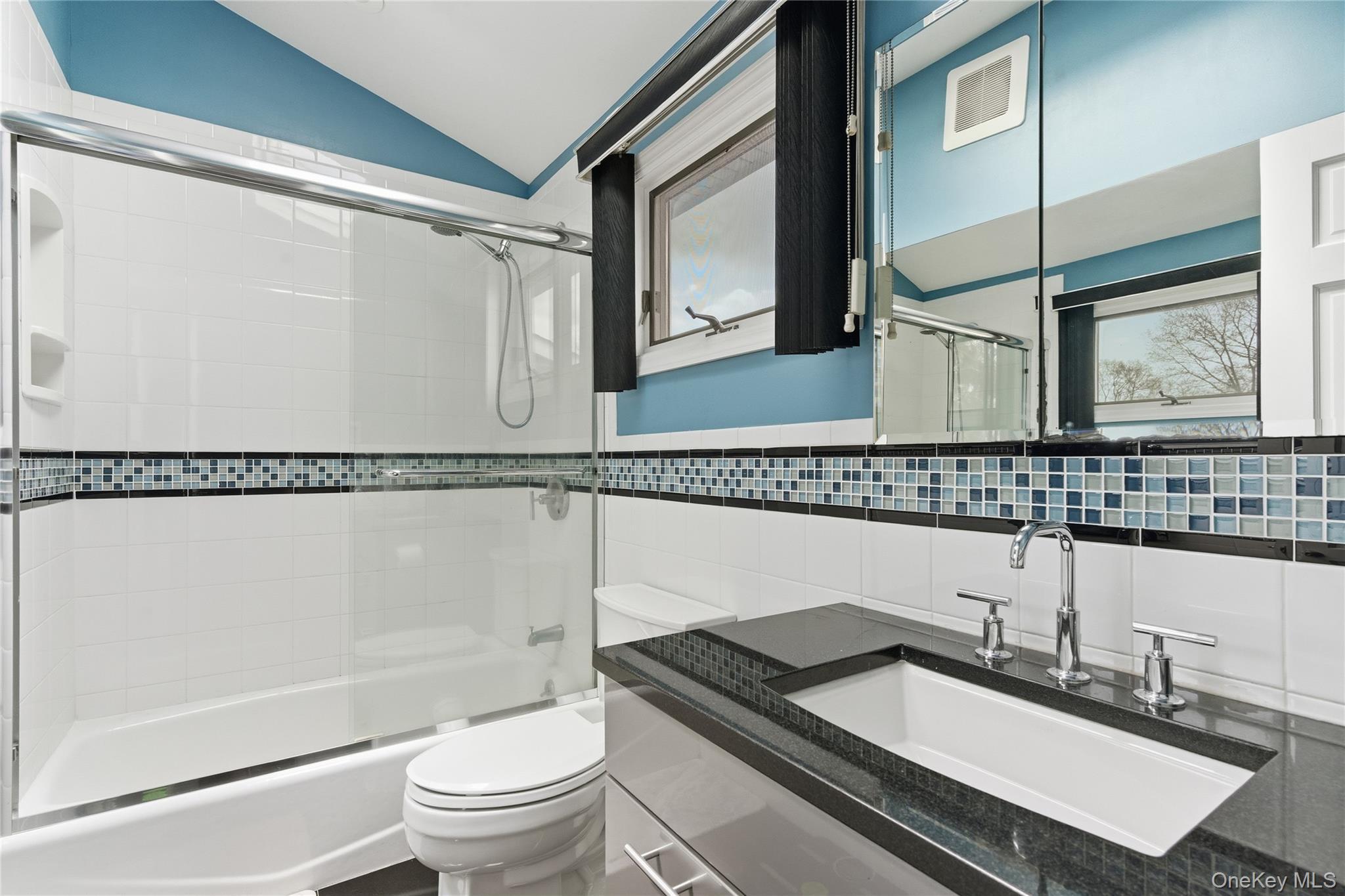 Single Family Outlook  Suffolk County, NY 11704, MLS-990386-18