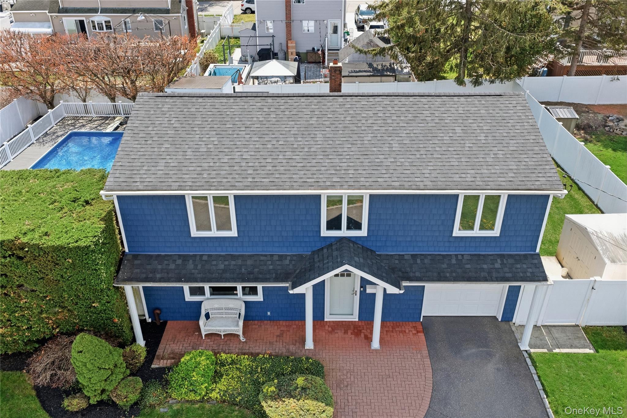 Single Family Outlook  Suffolk County, NY 11704, MLS-990386-2
