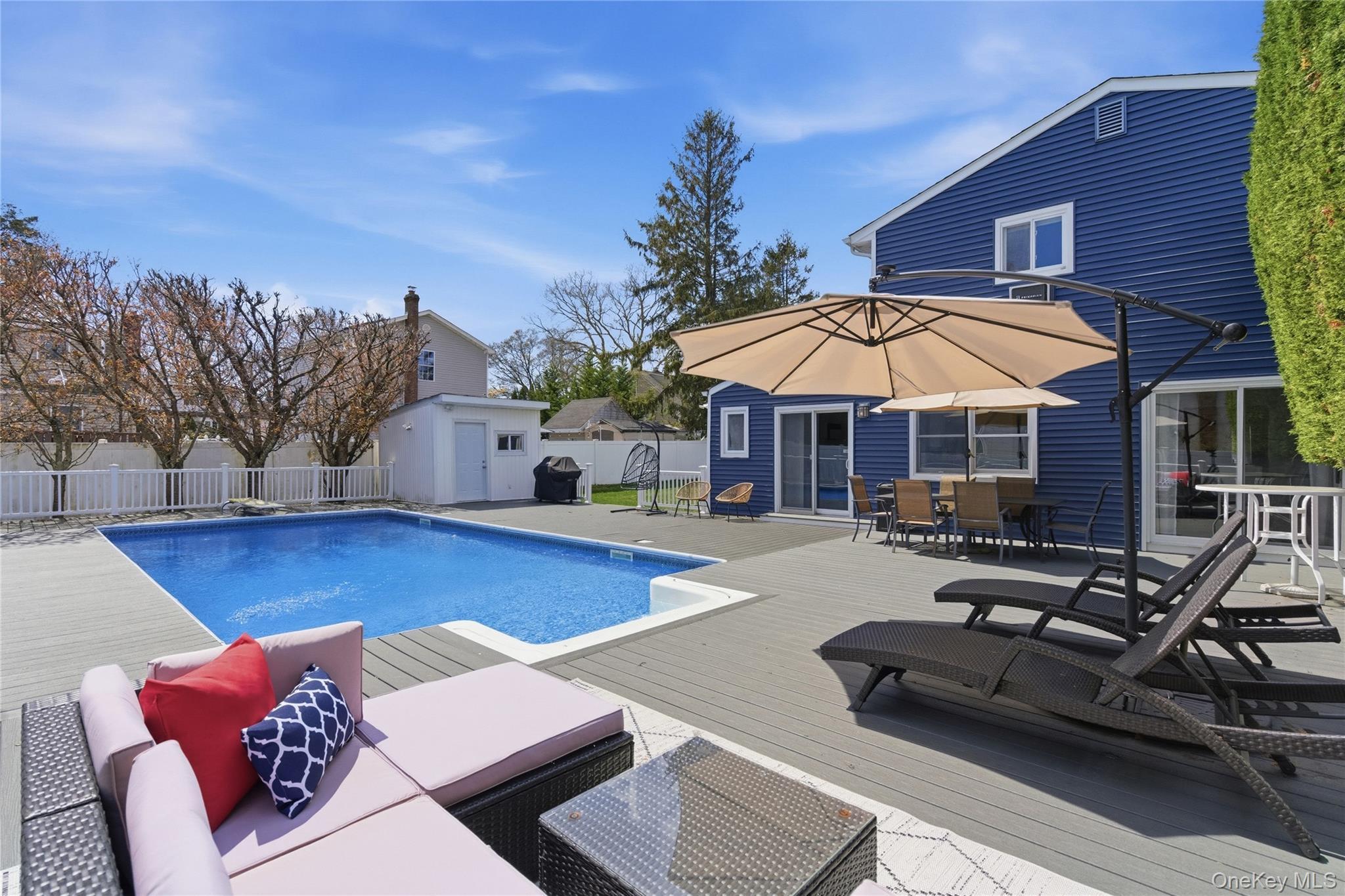 Single Family Outlook  Suffolk County, NY 11704, MLS-990386-23