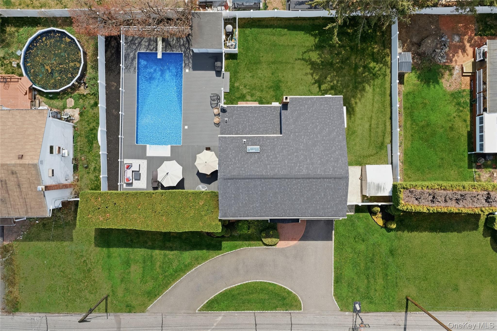 Single Family Outlook  Suffolk County, NY 11704, MLS-990386-27