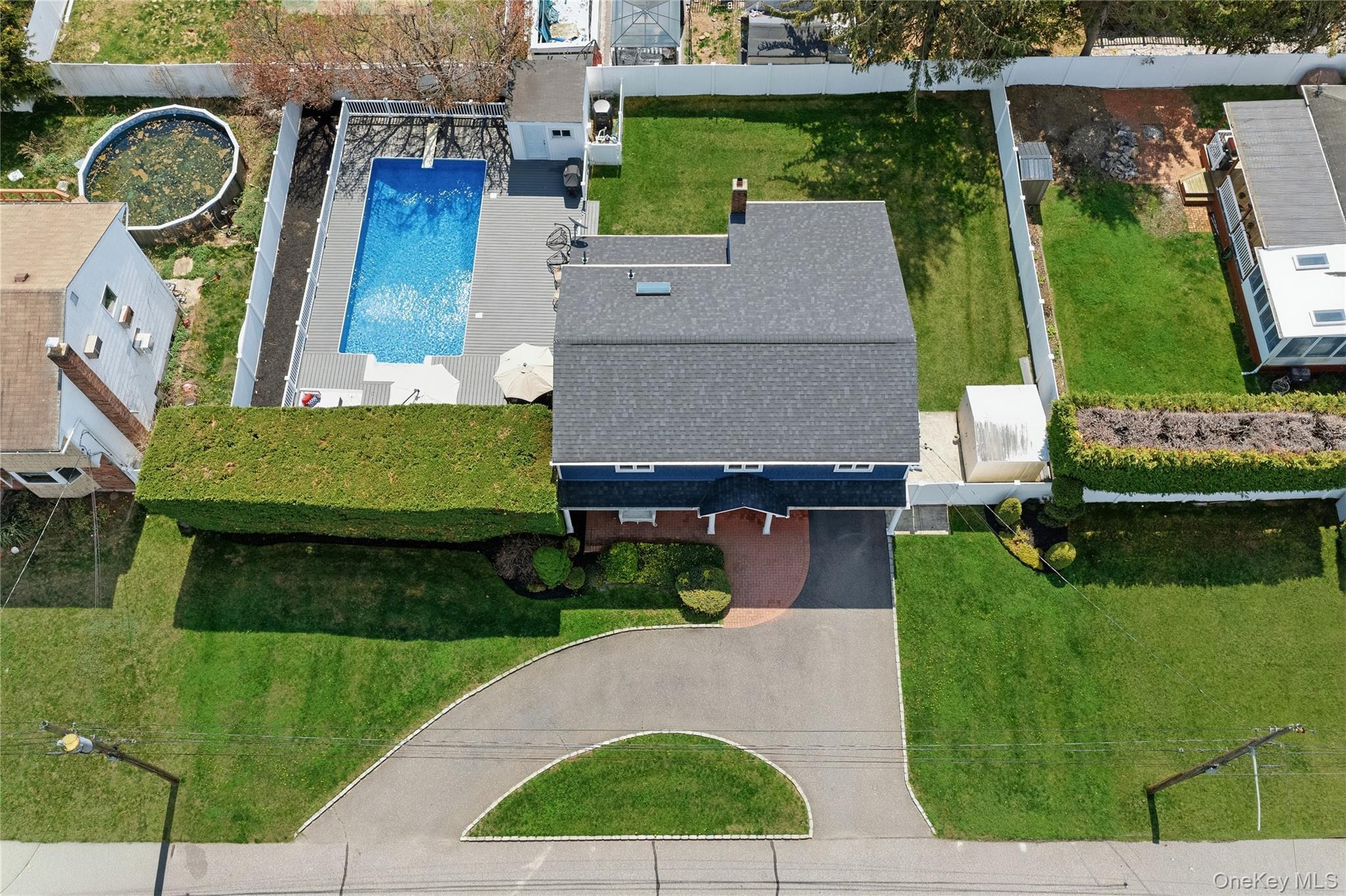 Single Family Outlook  Suffolk County, NY 11704, MLS-990386-3