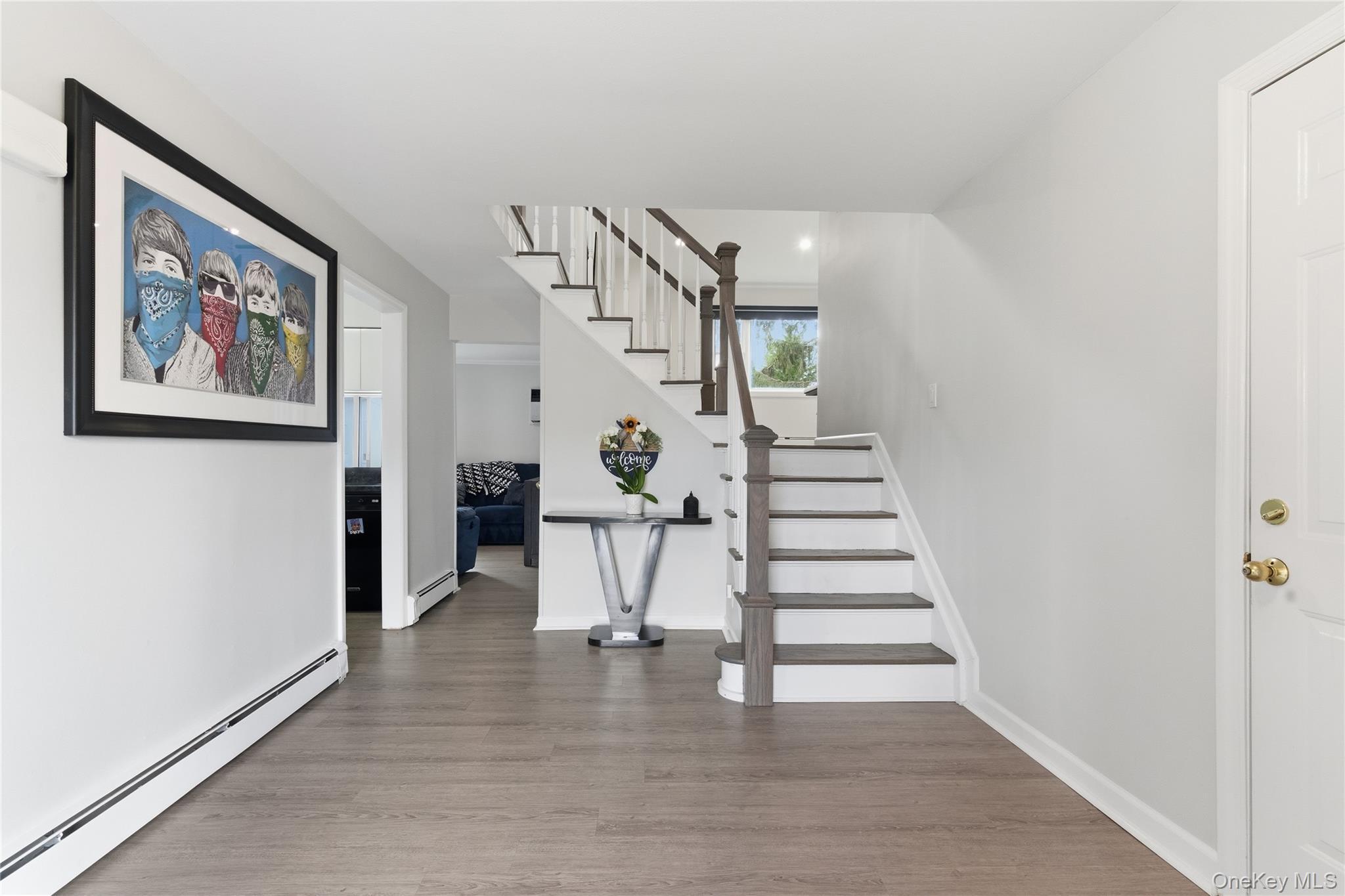 Single Family Outlook  Suffolk County, NY 11704, MLS-990386-4