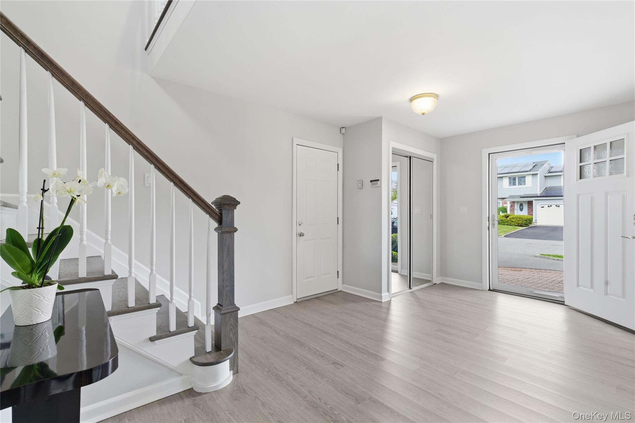 Single Family Outlook  Suffolk County, NY 11704, MLS-990386-5