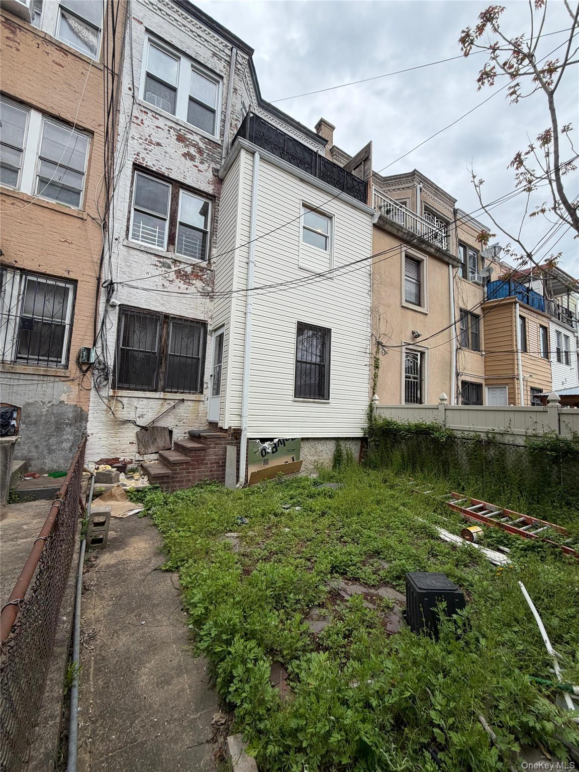 Single Family Sunnyside  Brooklyn, NY 11207, MLS-990412-21