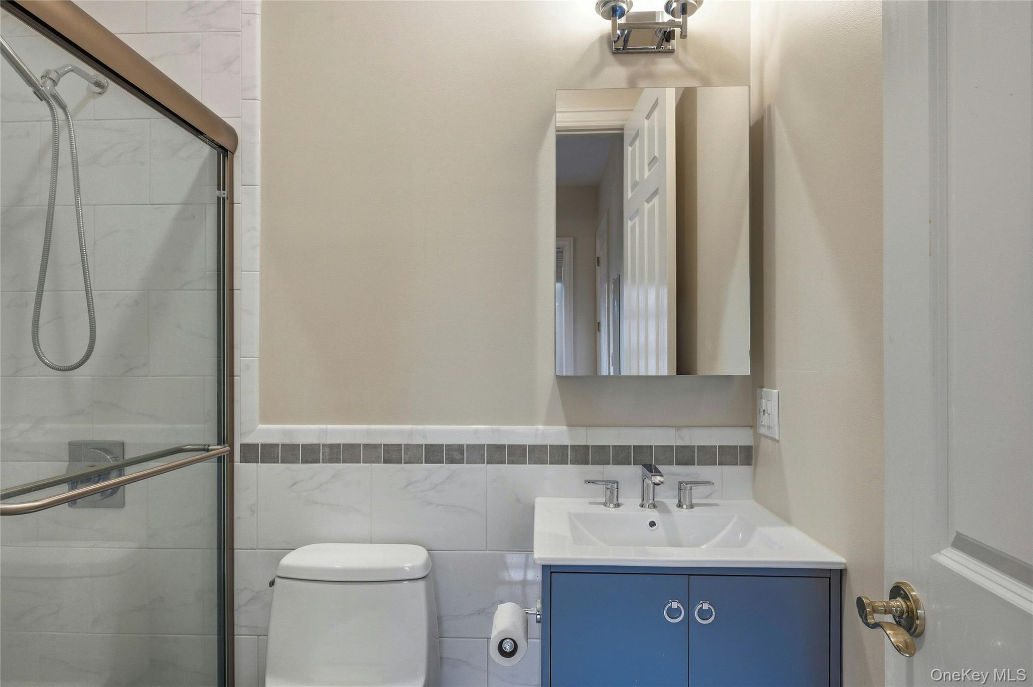 Single Family Evergreen Circle  Nassau County, NY 11030, MLS-990416-25