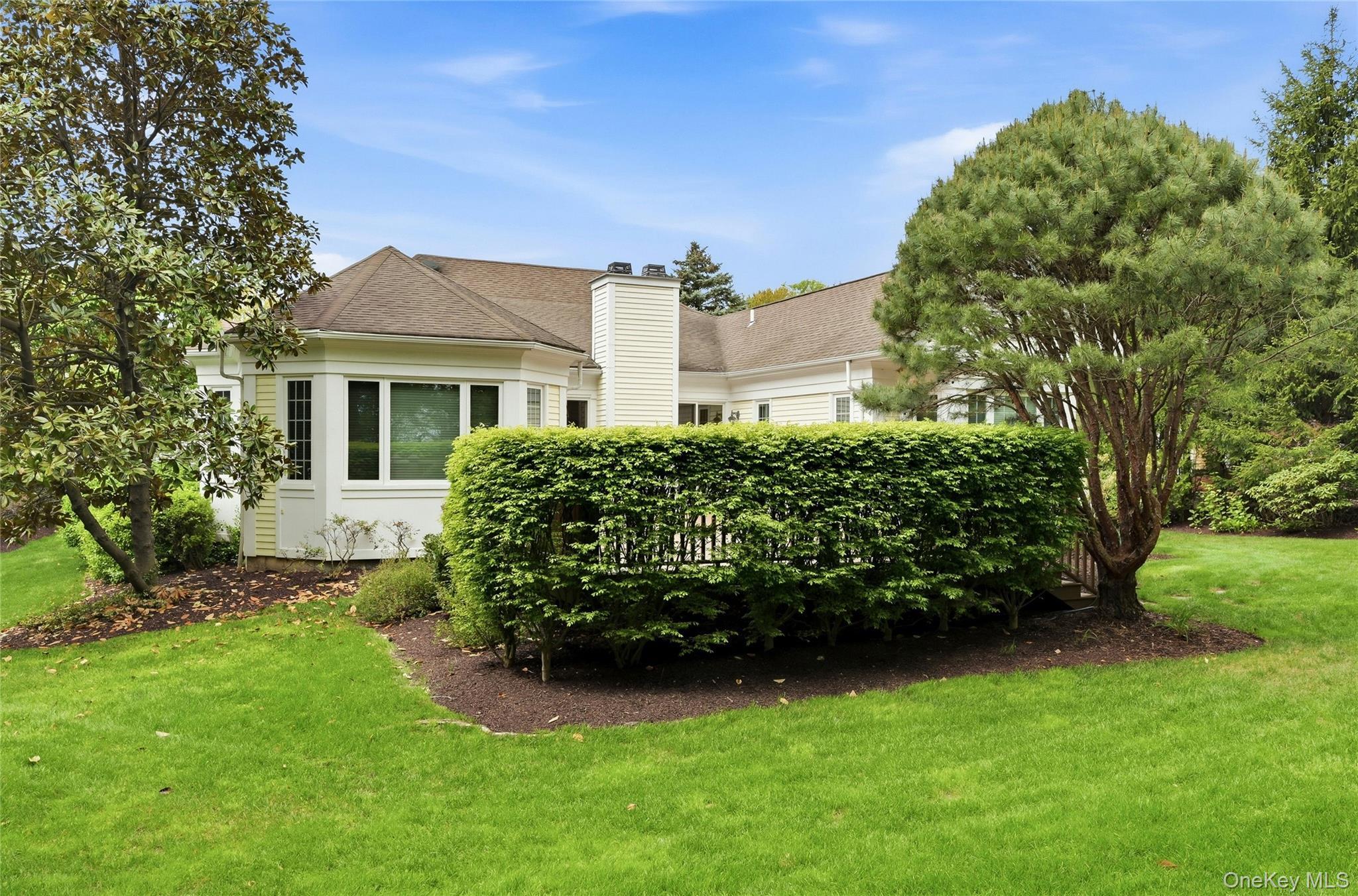 Single Family Evergreen Circle  Nassau County, NY 11030, MLS-990416-32