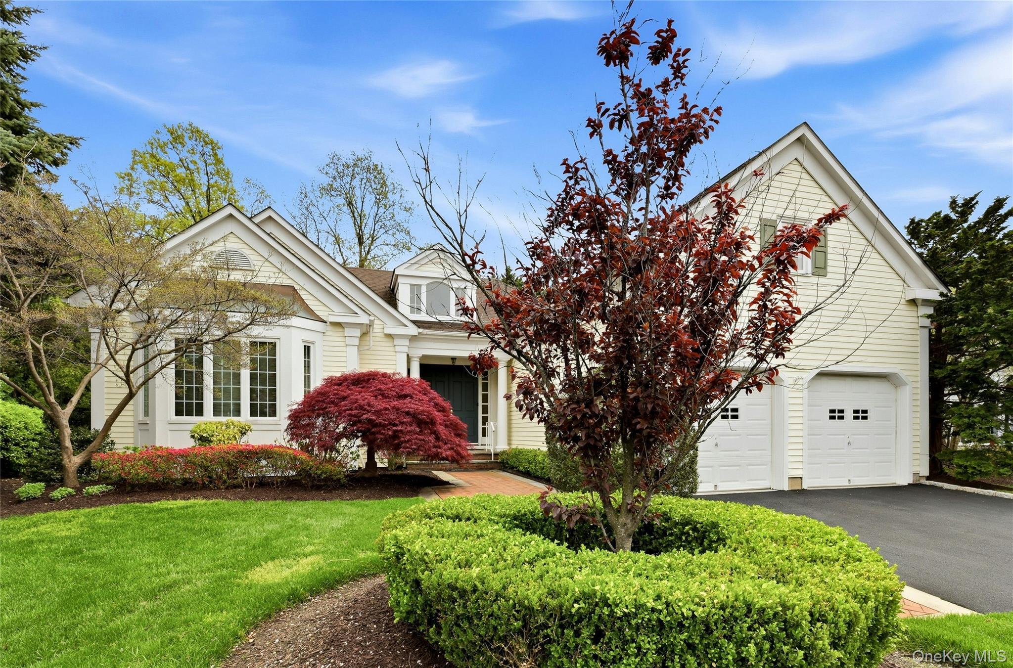 Single Family Evergreen Circle  Nassau County, NY 11030, MLS-990416-6