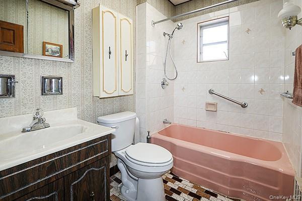 Single Family 79th  Queens, NY 11385, MLS-990444-25