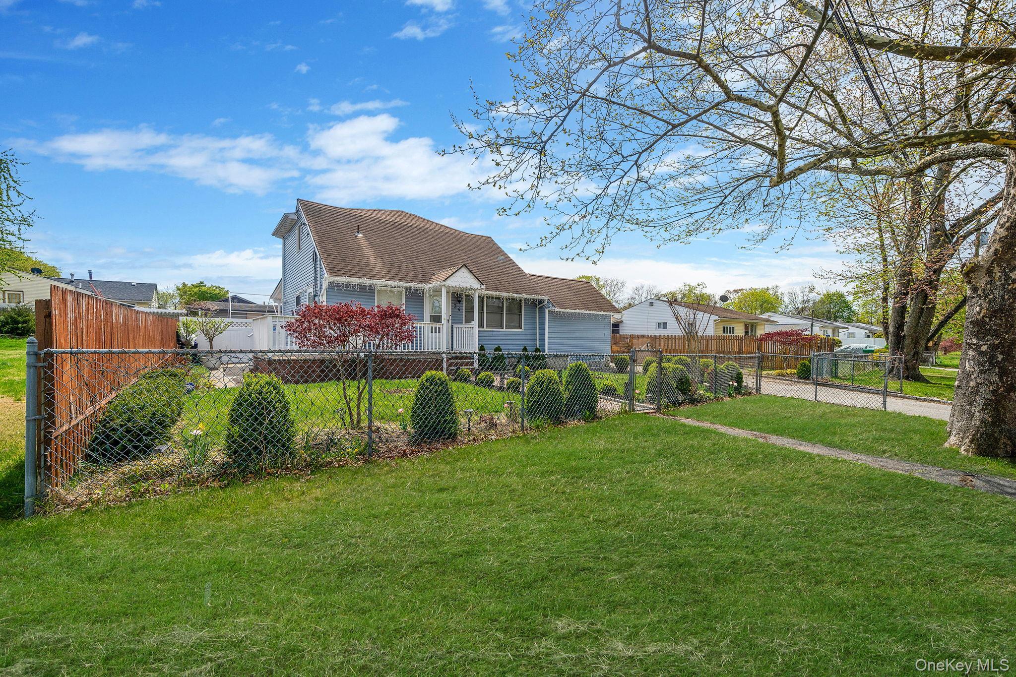 Single Family Beech  Suffolk County, NY 11722, MLS-990467-2