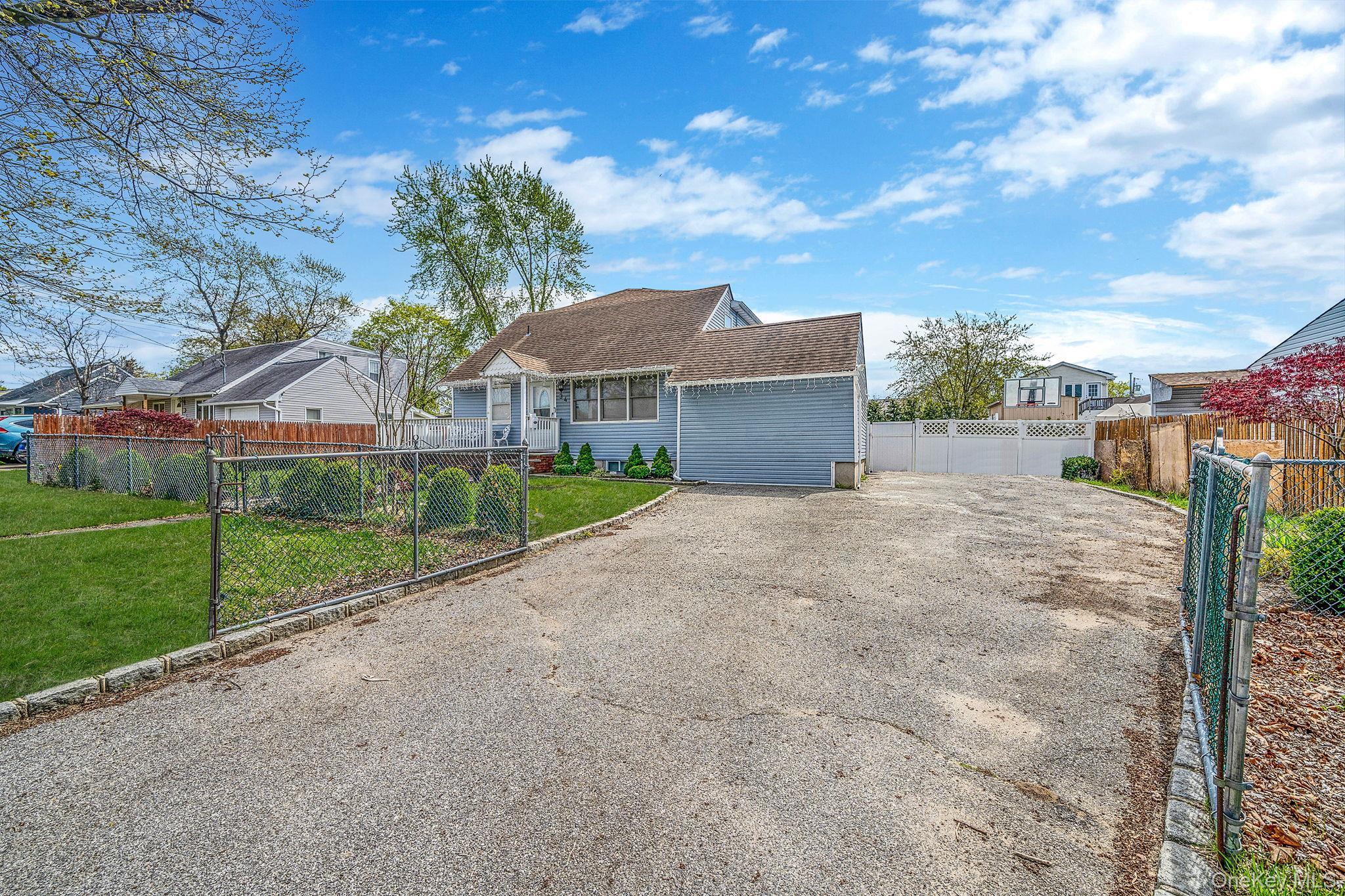 Single Family Beech  Suffolk County, NY 11722, MLS-990467-3