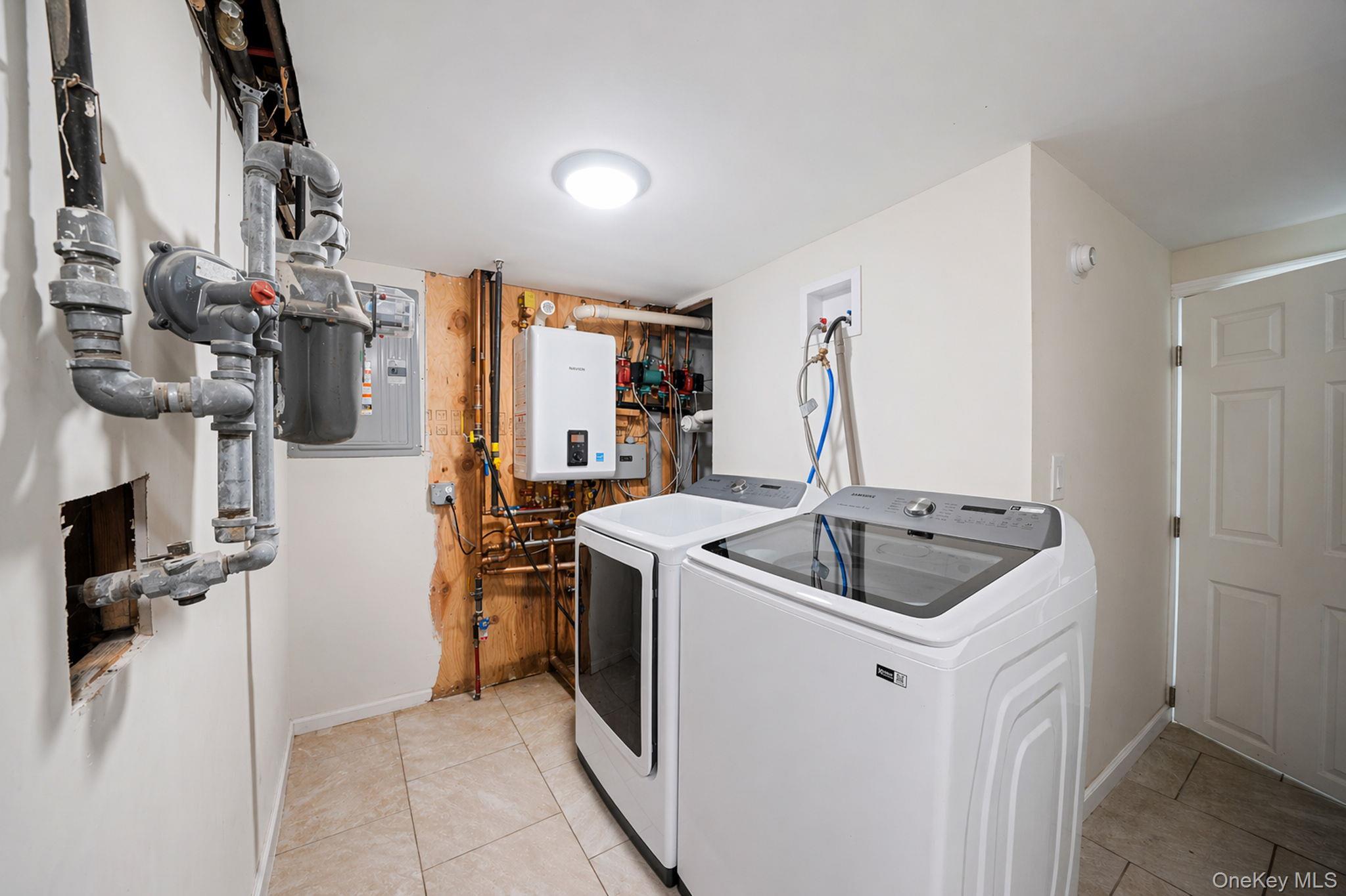 Single Family Beech  Suffolk County, NY 11722, MLS-990467-31