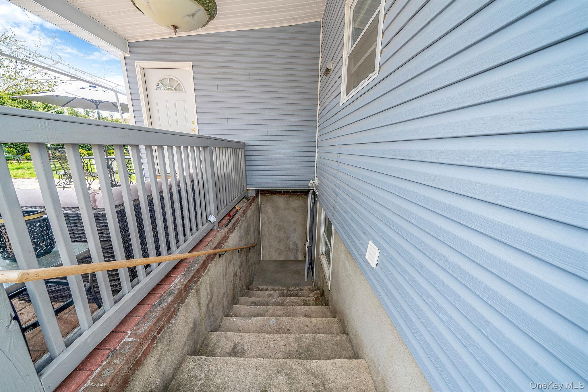 Single Family Beech  Suffolk County, NY 11722, MLS-990467-32
