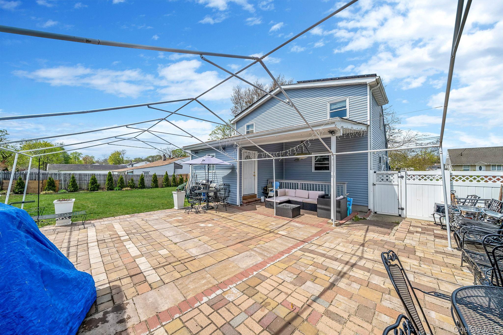 Single Family Beech  Suffolk County, NY 11722, MLS-990467-33