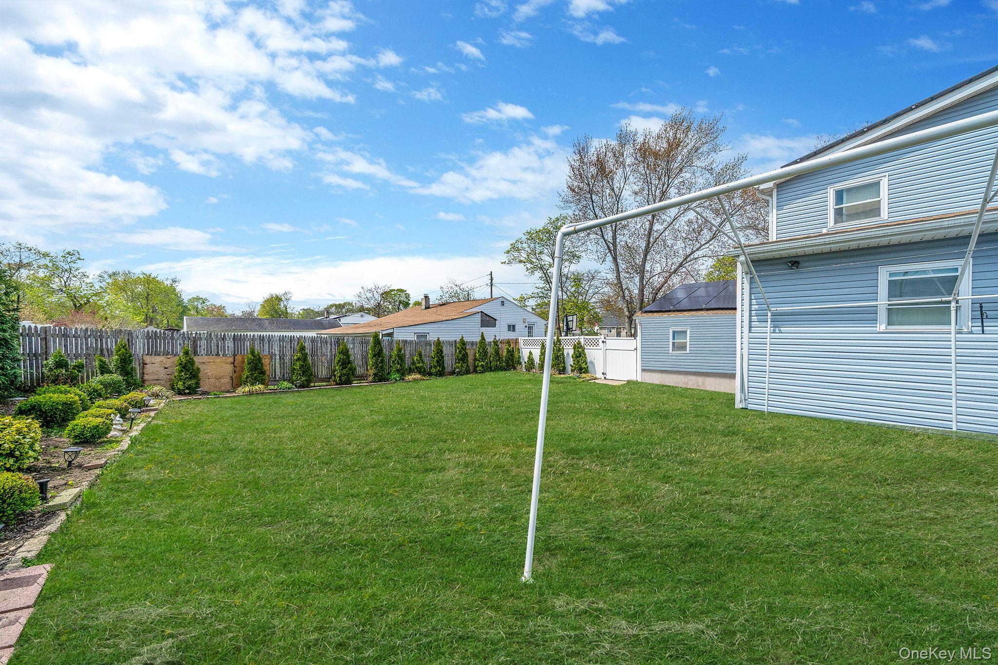 Single Family Beech  Suffolk County, NY 11722, MLS-990467-34