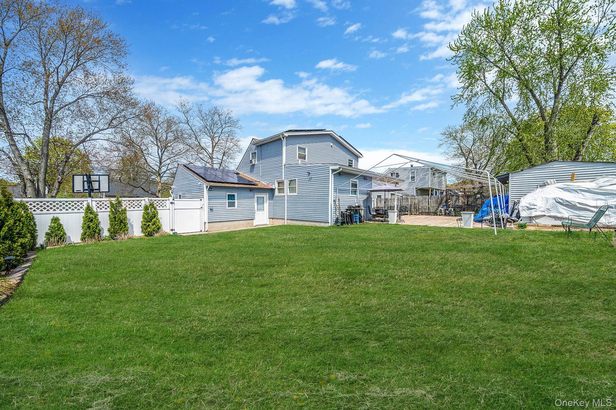 Single Family Beech  Suffolk County, NY 11722, MLS-990467-35