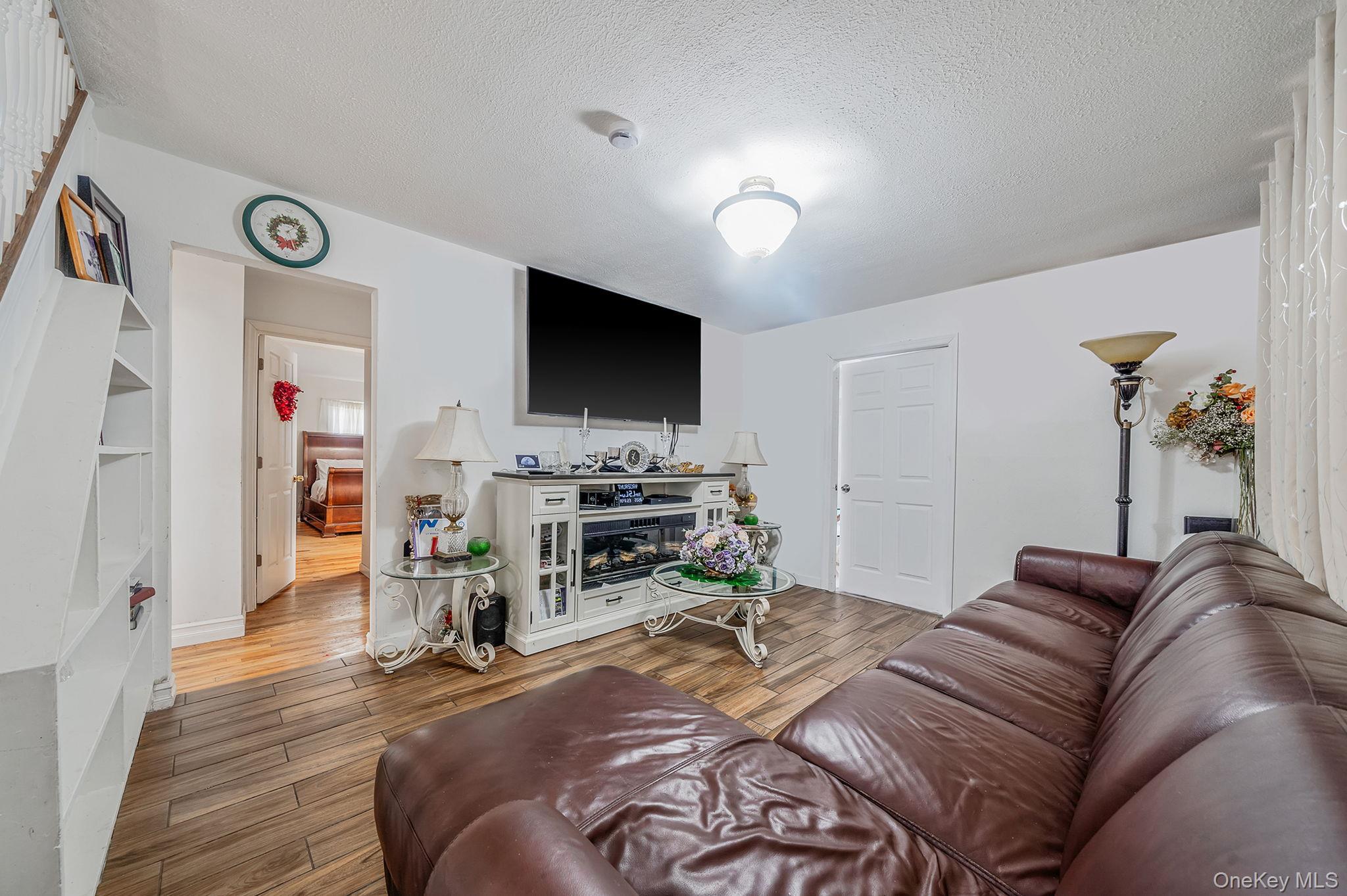 Single Family Beech  Suffolk County, NY 11722, MLS-990467-4