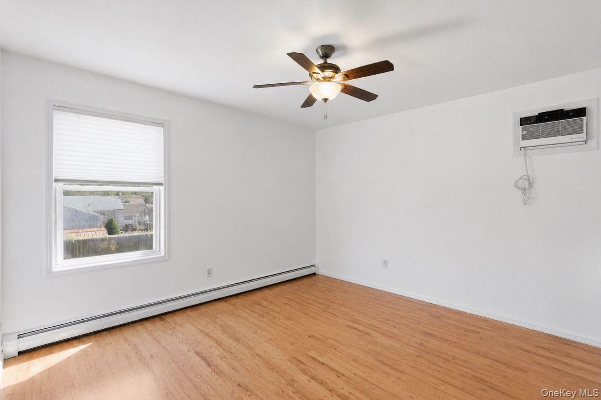 Single Family Manatuck  Suffolk County, NY 11706, MLS-990474-14