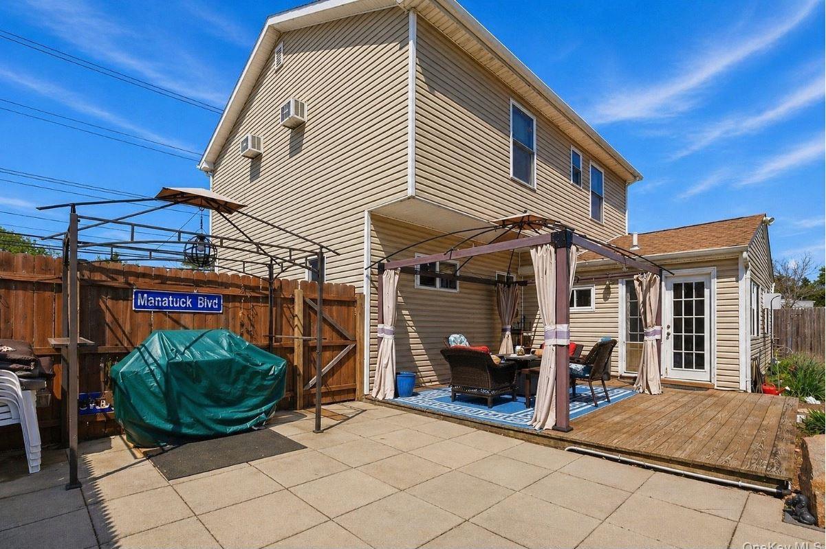 Single Family Manatuck  Suffolk County, NY 11706, MLS-990474-24